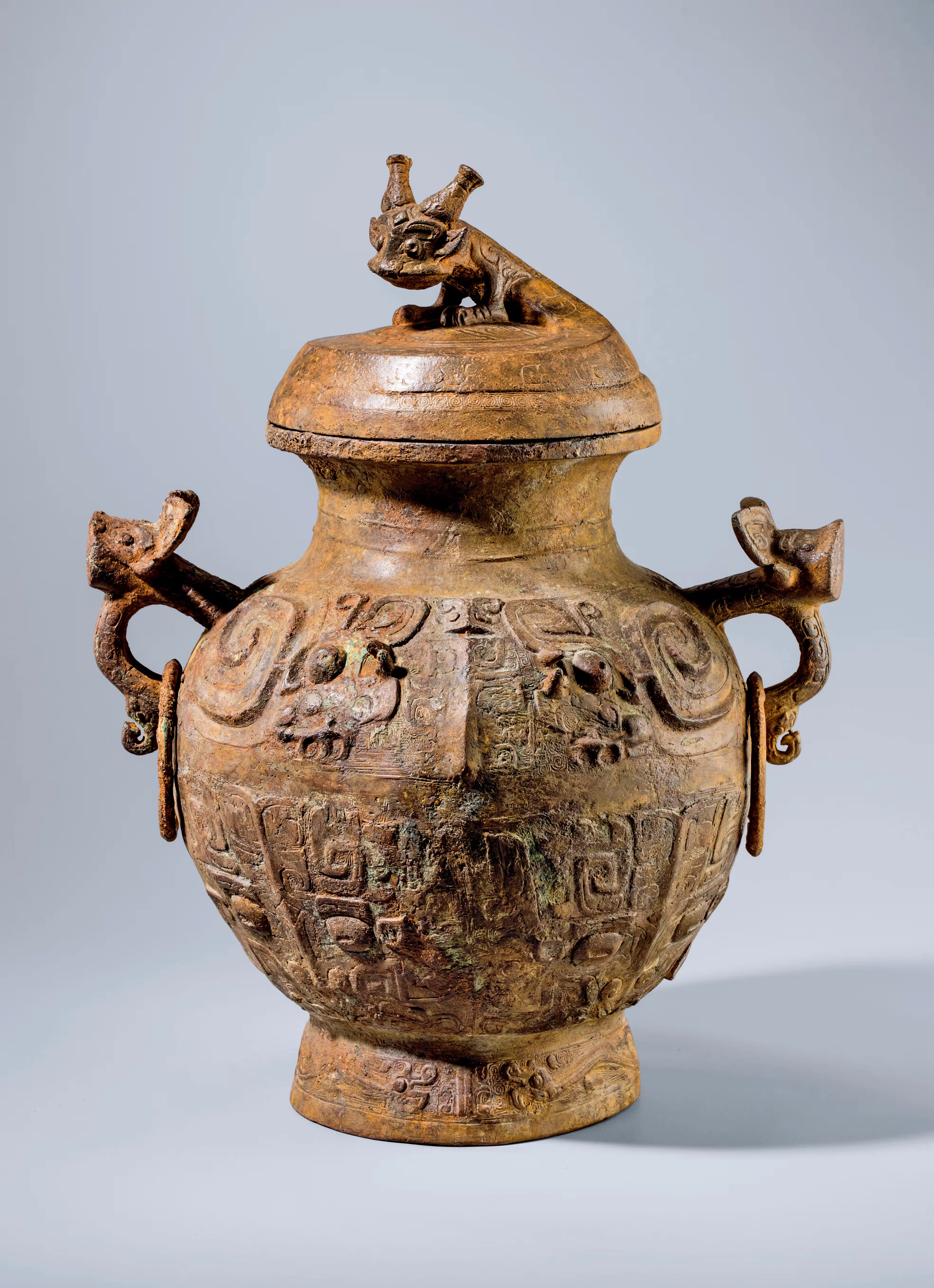 AN ARCHAIC BRONZE WINE VESSEL AND COVER, LEI, WESTERN ZHOU DYNASTY
