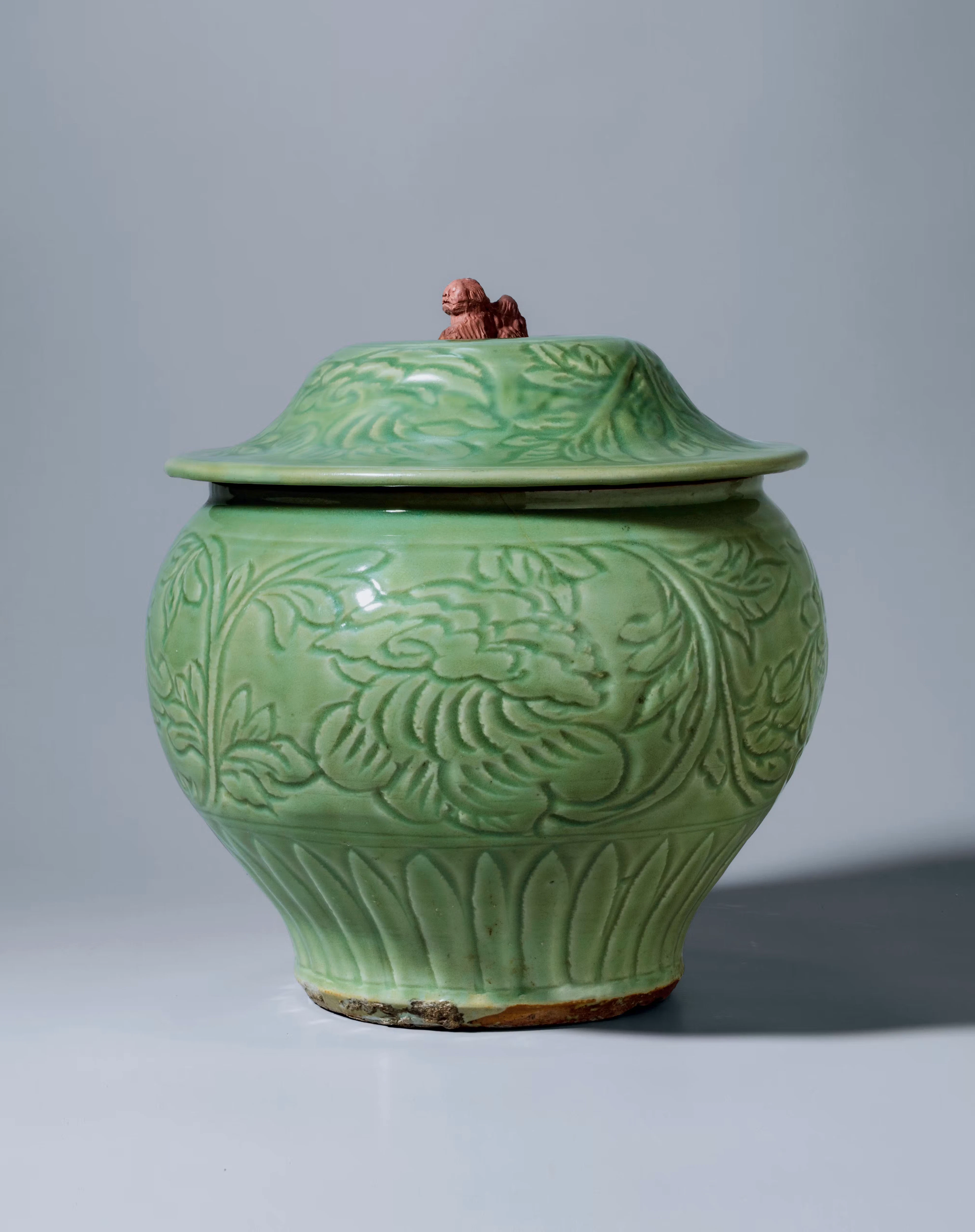 A CARVED LONGQUAN CELADON 'FLORAL' JAR AND COVER, YUAN DYNASTY, 1279-1368