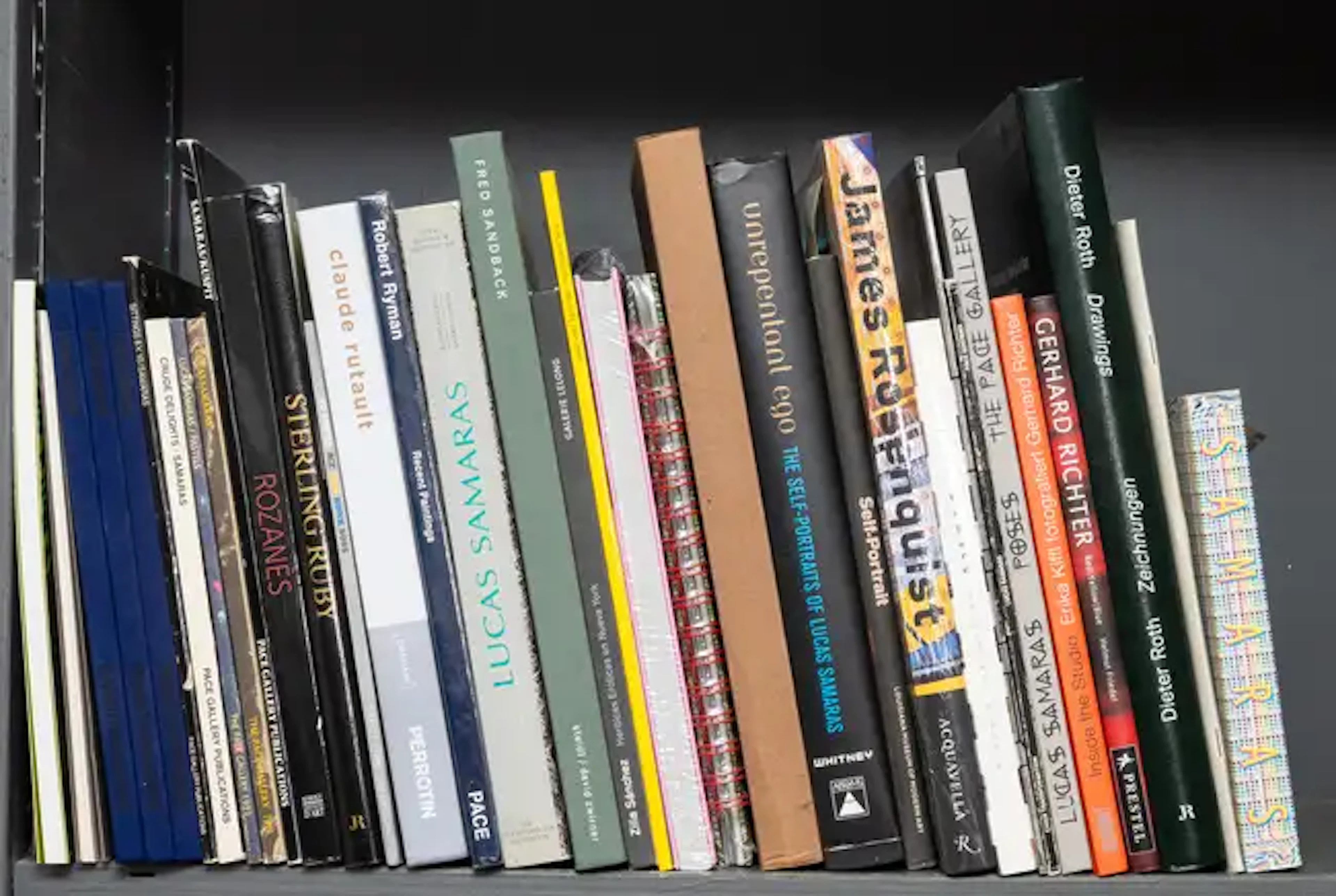 Various Artists A large quantity of circa 350 books on a variety of