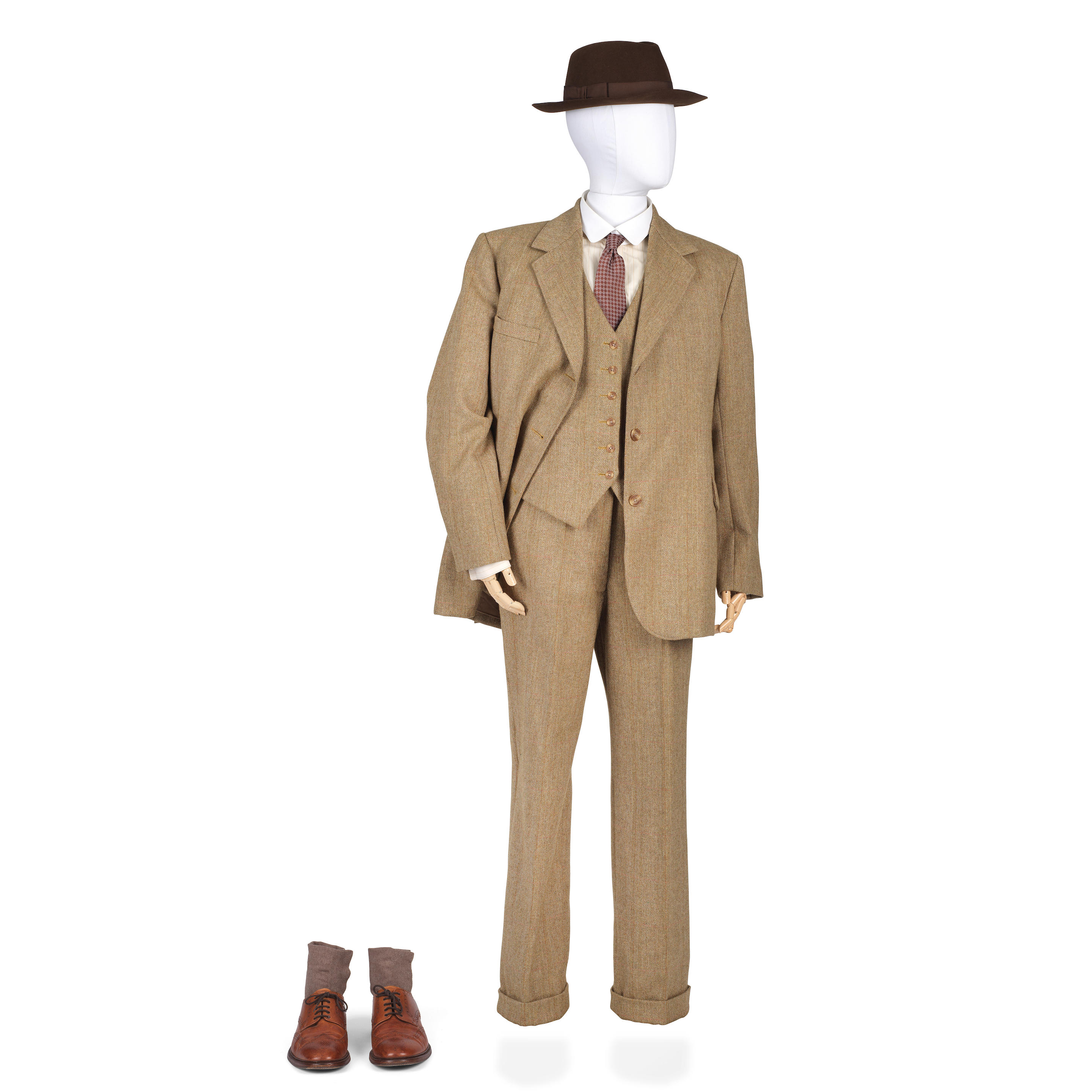 Hugh Bonneville (as Lord Grantham): Three-piece summer suit Season