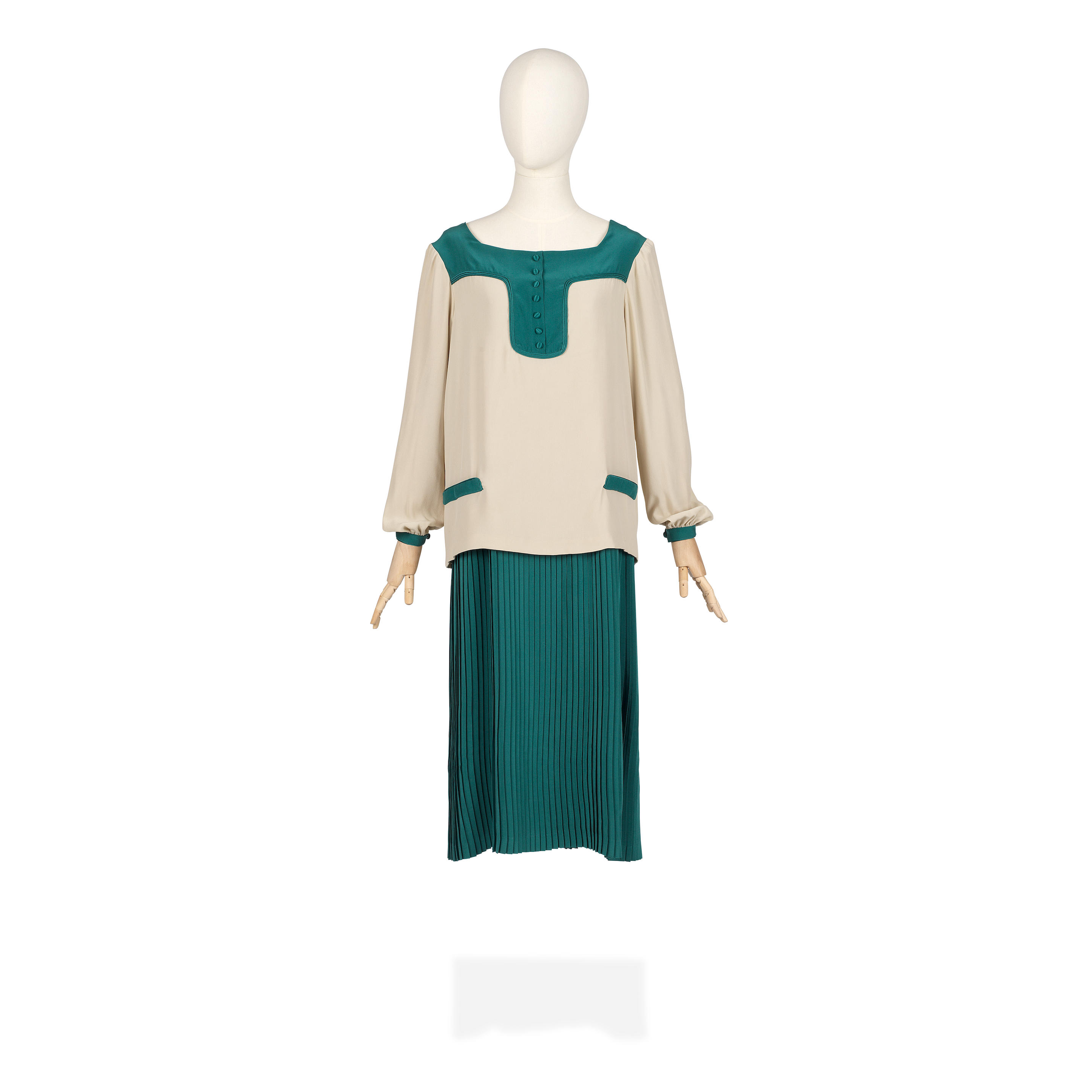 Laura Carmichael (as Lady Edith): Four workwear ensembles Season 3