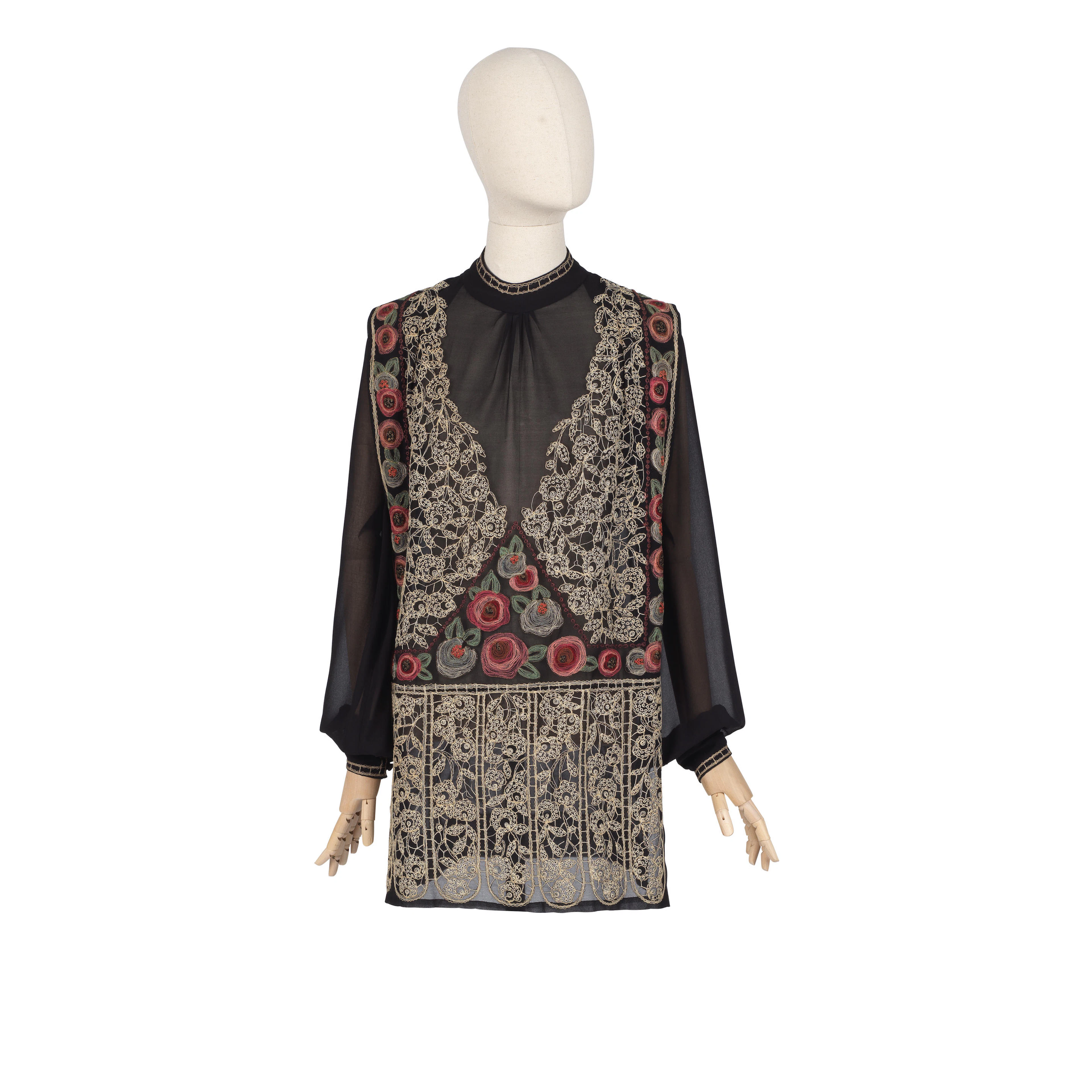 Elizabeth McGovern (as Cora, Countess of Grantham): Three daywear