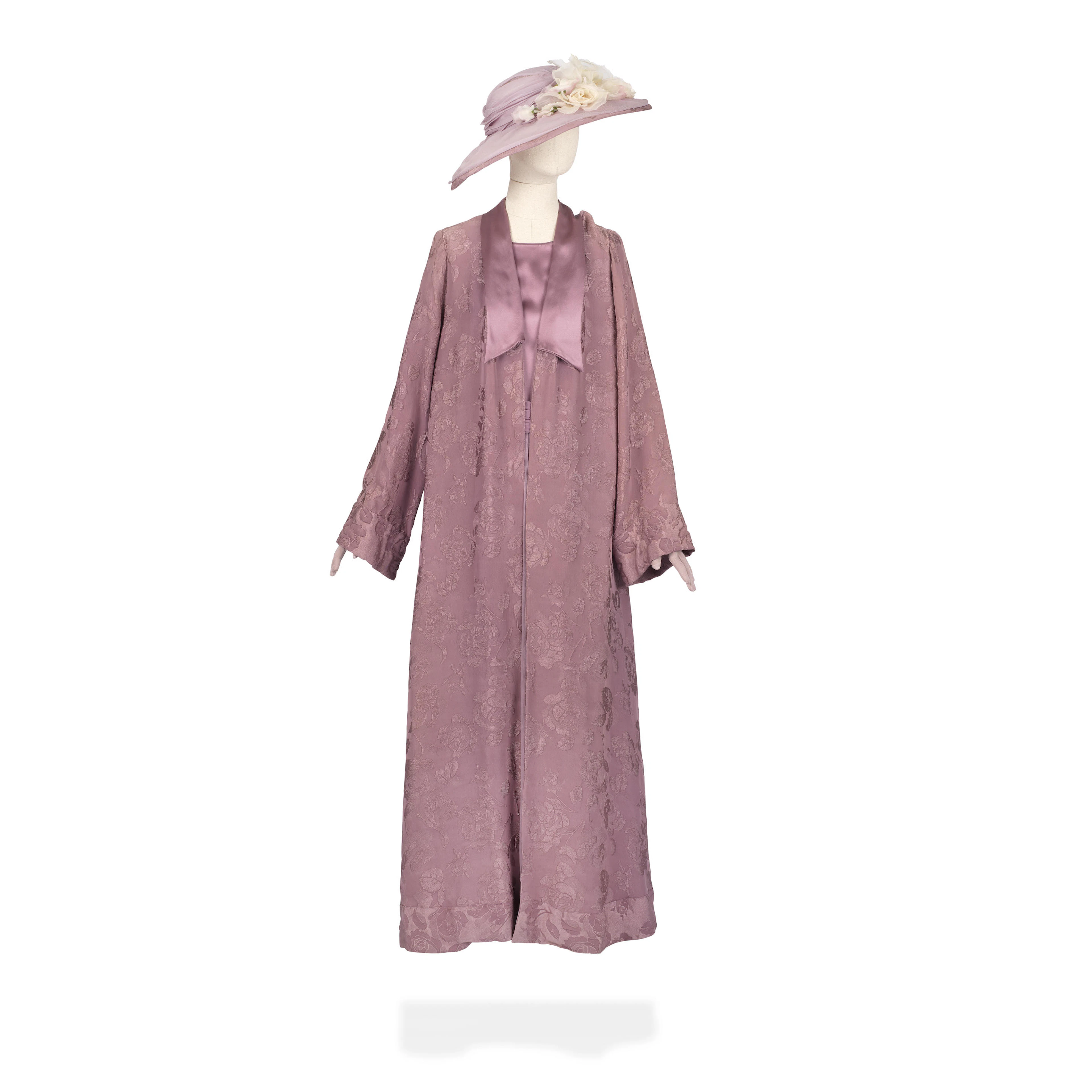 Elizabeth McGovern (as Cora, Countess of Grantham): Three dresses