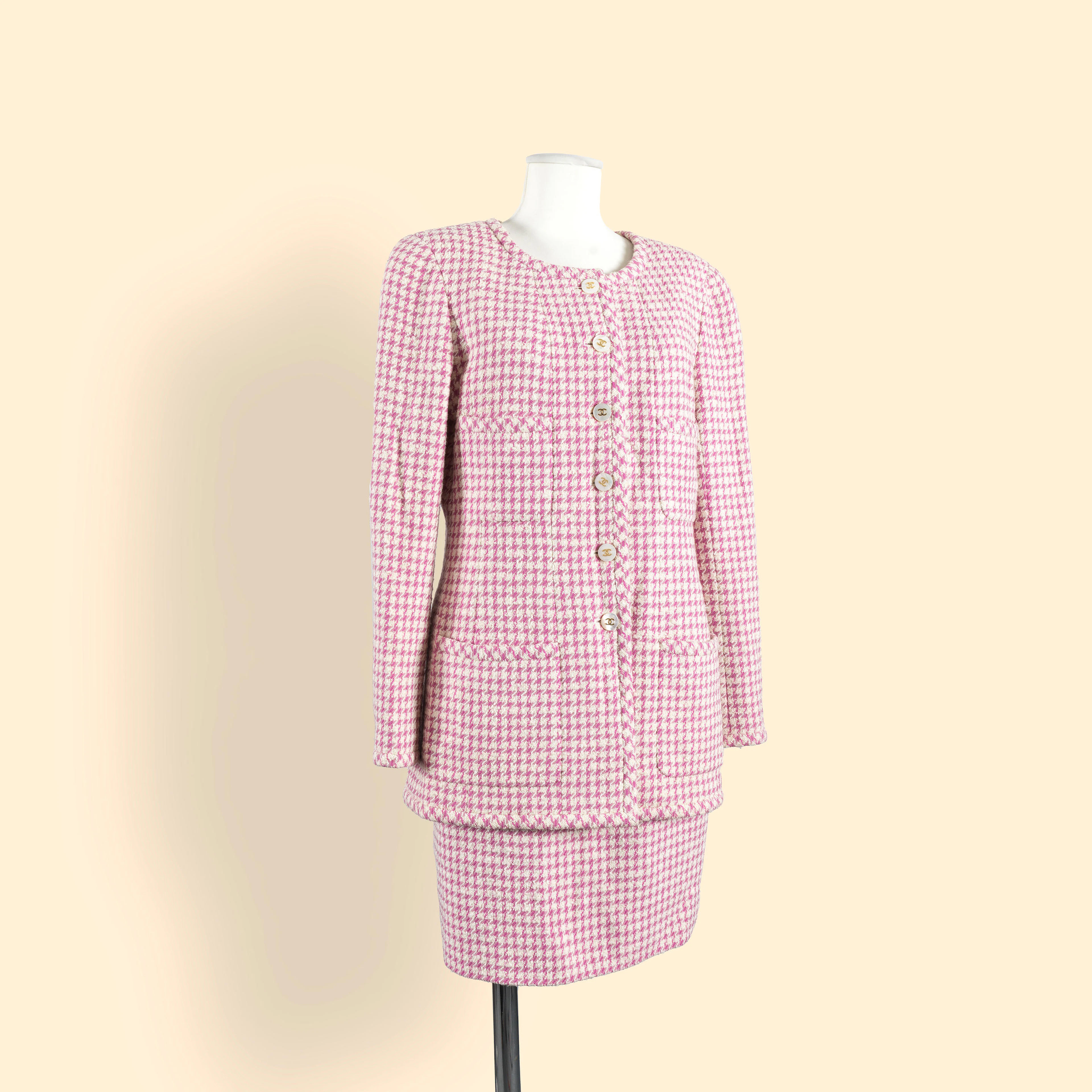 Chanel, Spring/Summer 1997 collection. Pink and white houndstooth