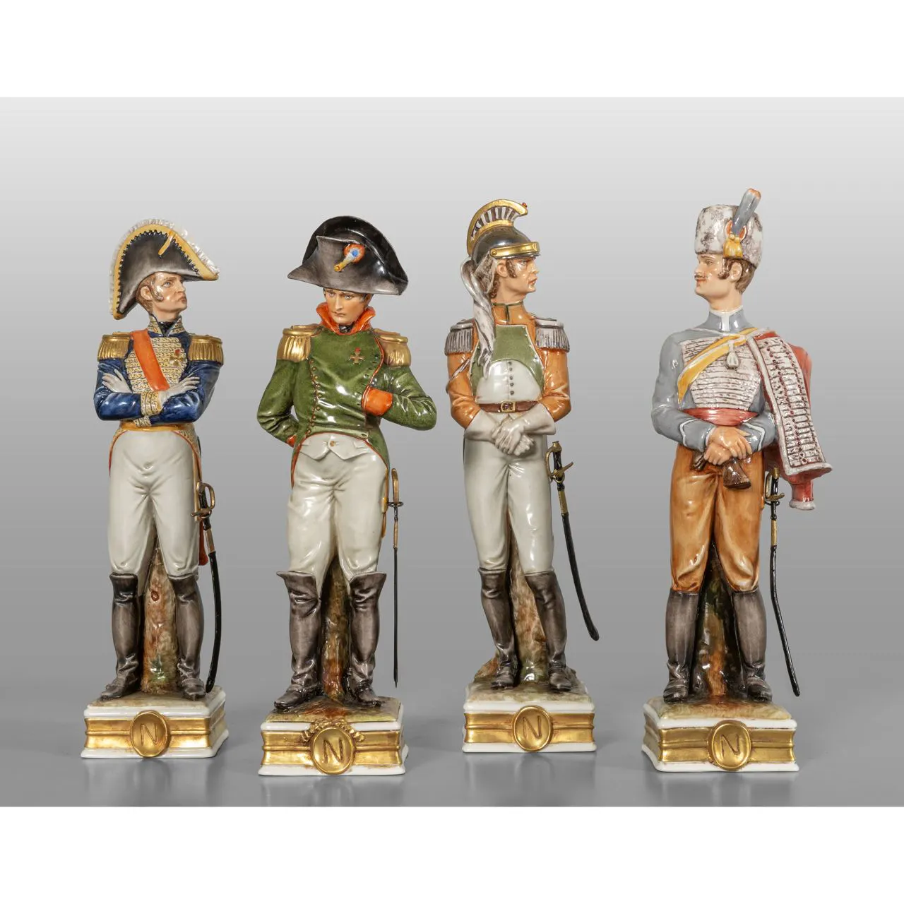 Napoleone Bonaparte e i suoi ufficiali, quattro sculture in porcellana