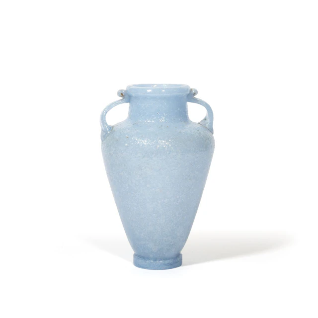 MURANO, 1935 ca. Un vaso ad anfora in vetro pulegoso azzurro. Cm. (h) 27.