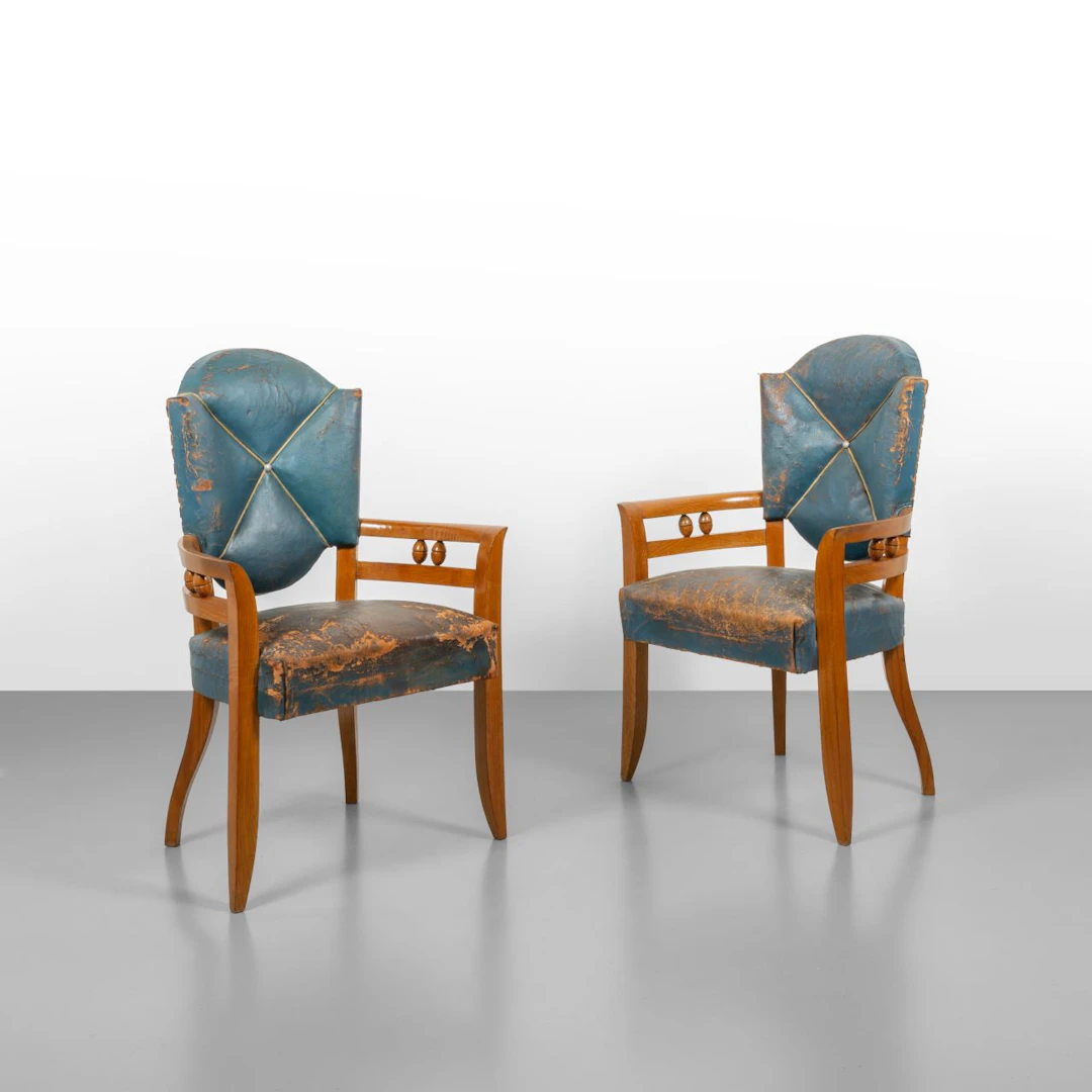 ANDRÉ ARBUS (attribuito), anni '40. Due poltroncine. Legno di rovere