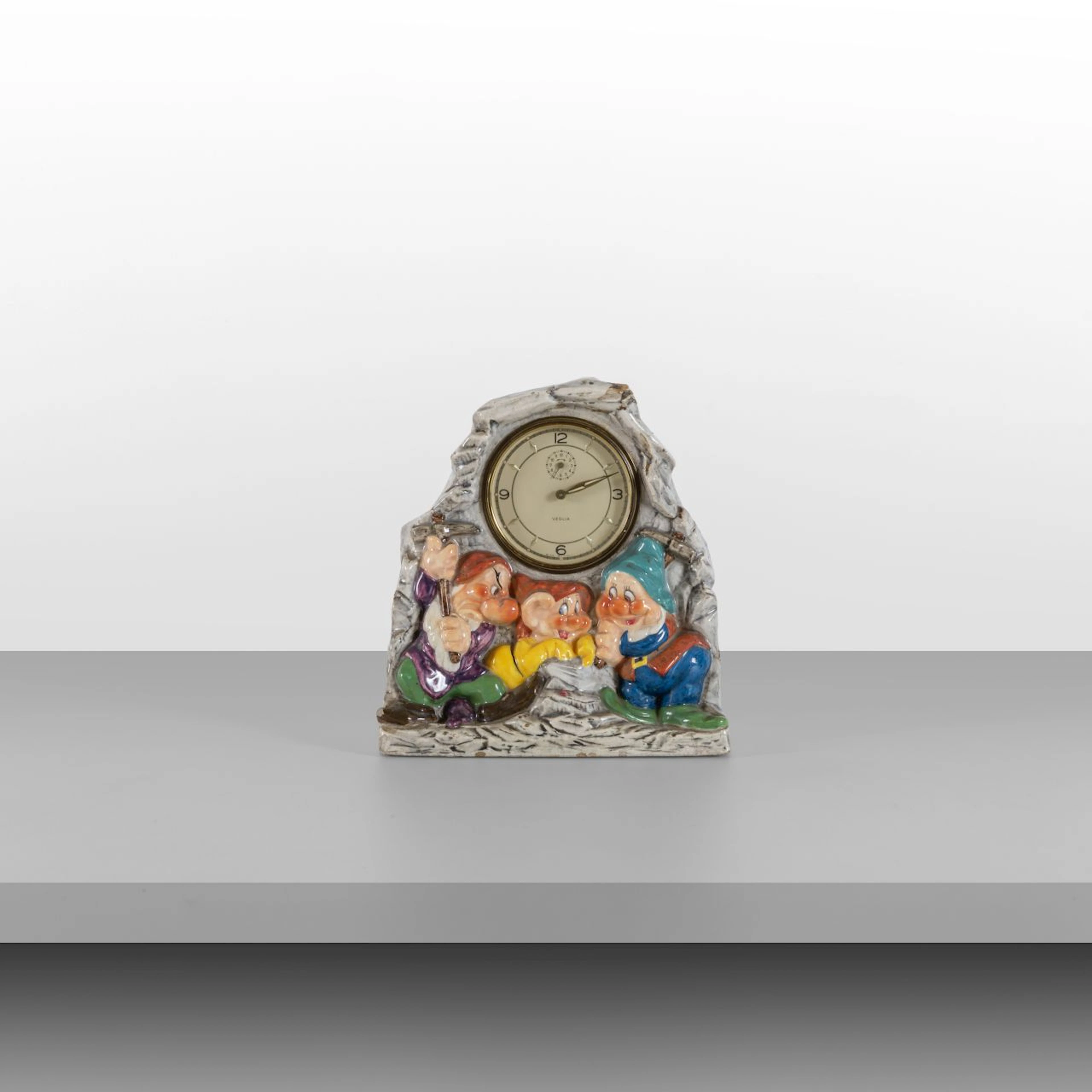 ZACCAGNINI, WALT DISNEY, anni '30. Un orologio da tavolo. Ceramica