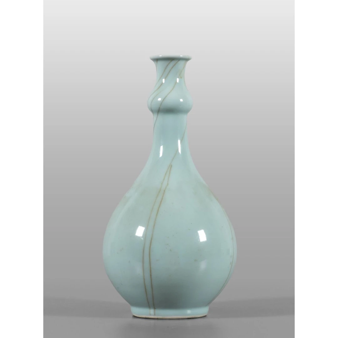Vaso in porcellana color verde acqua, sec.XIX h.cm.41
