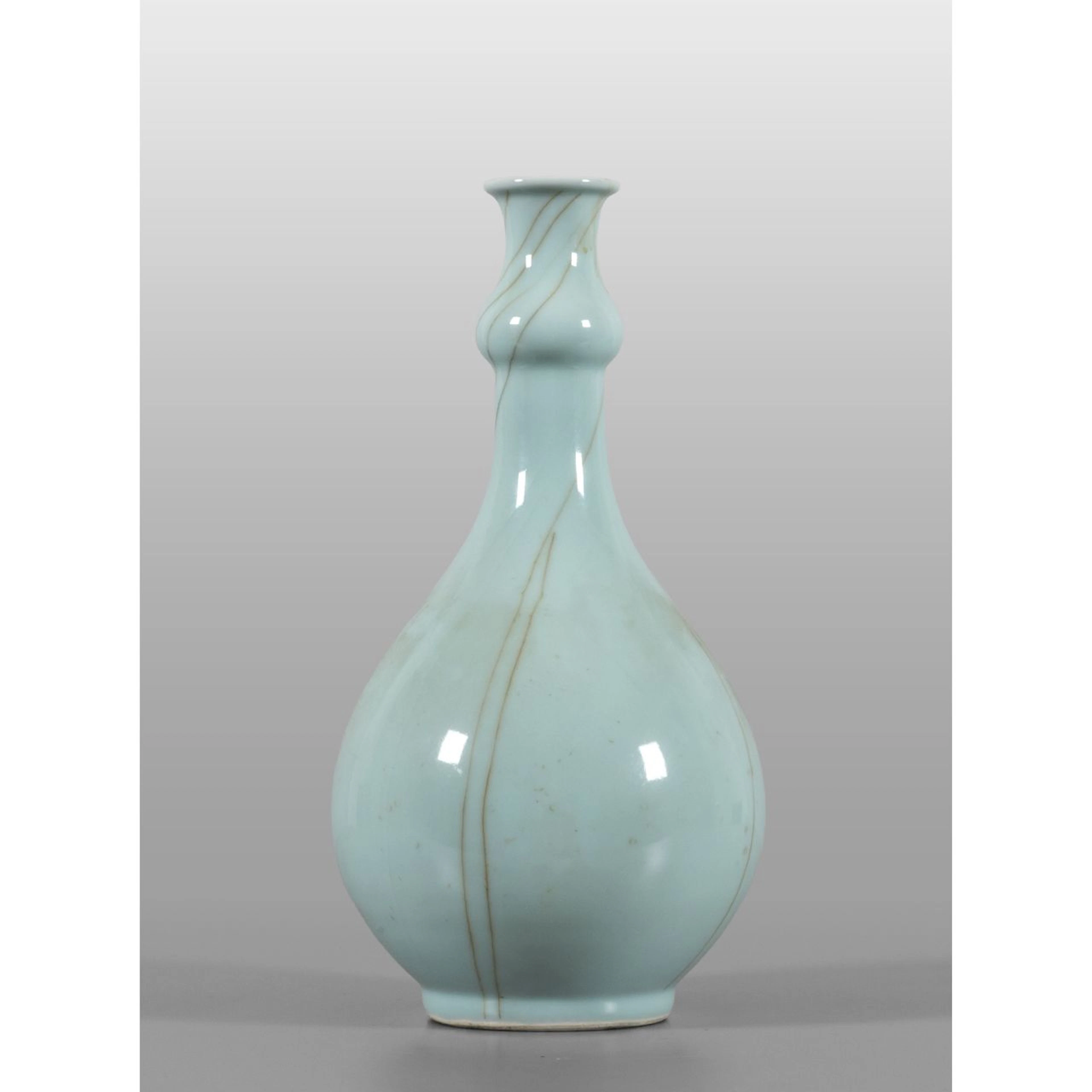 Vaso in porcellana color verde acqua, sec.XIX h.cm.41