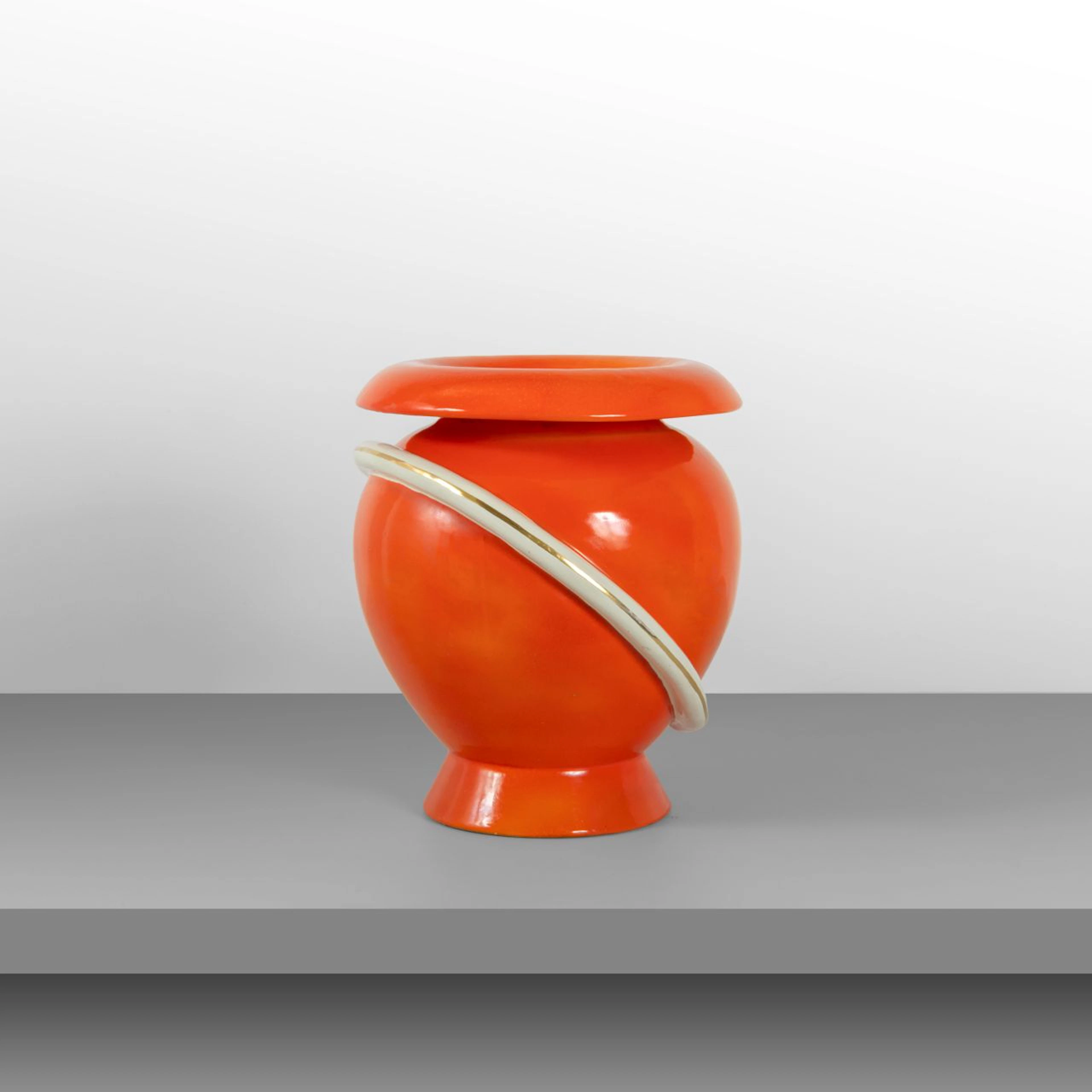 DERUTA, anni '30. Un grande vaso. Ceramica decorata. Etichetta cartacea