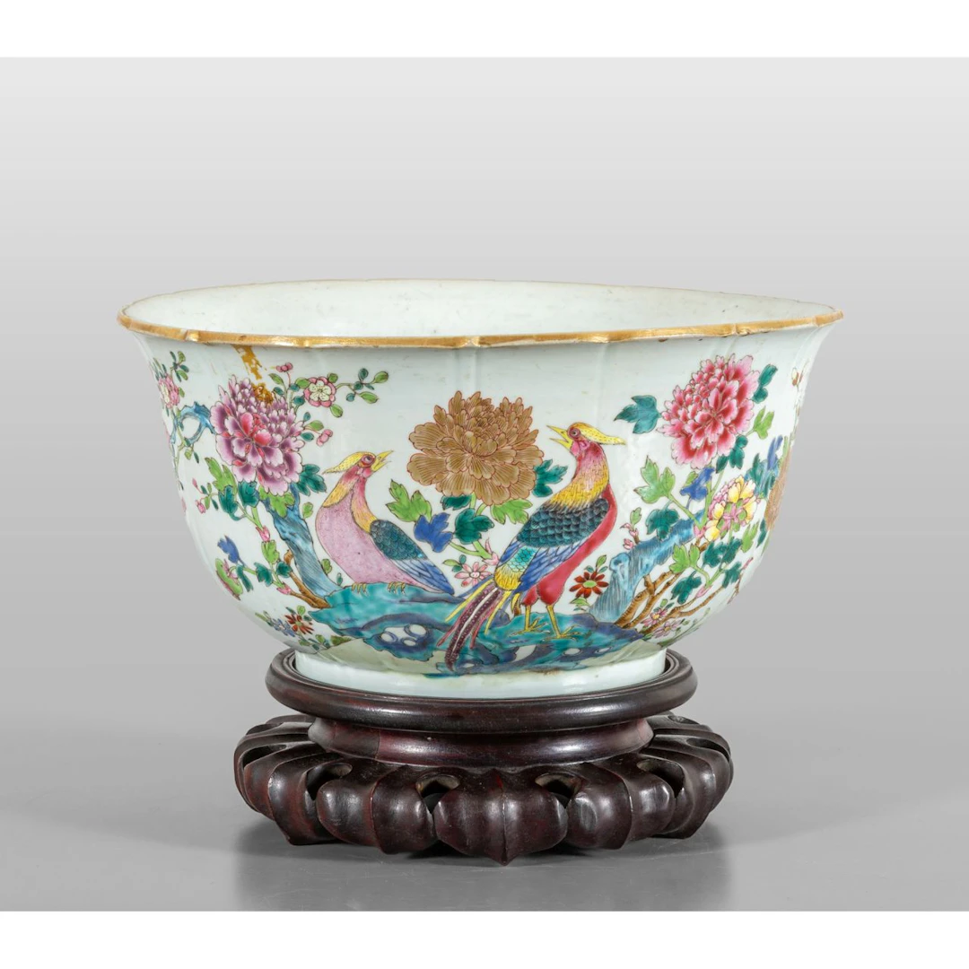 Cachepot in porcellana famiglia rosa, decorato con peonie ed uccelli