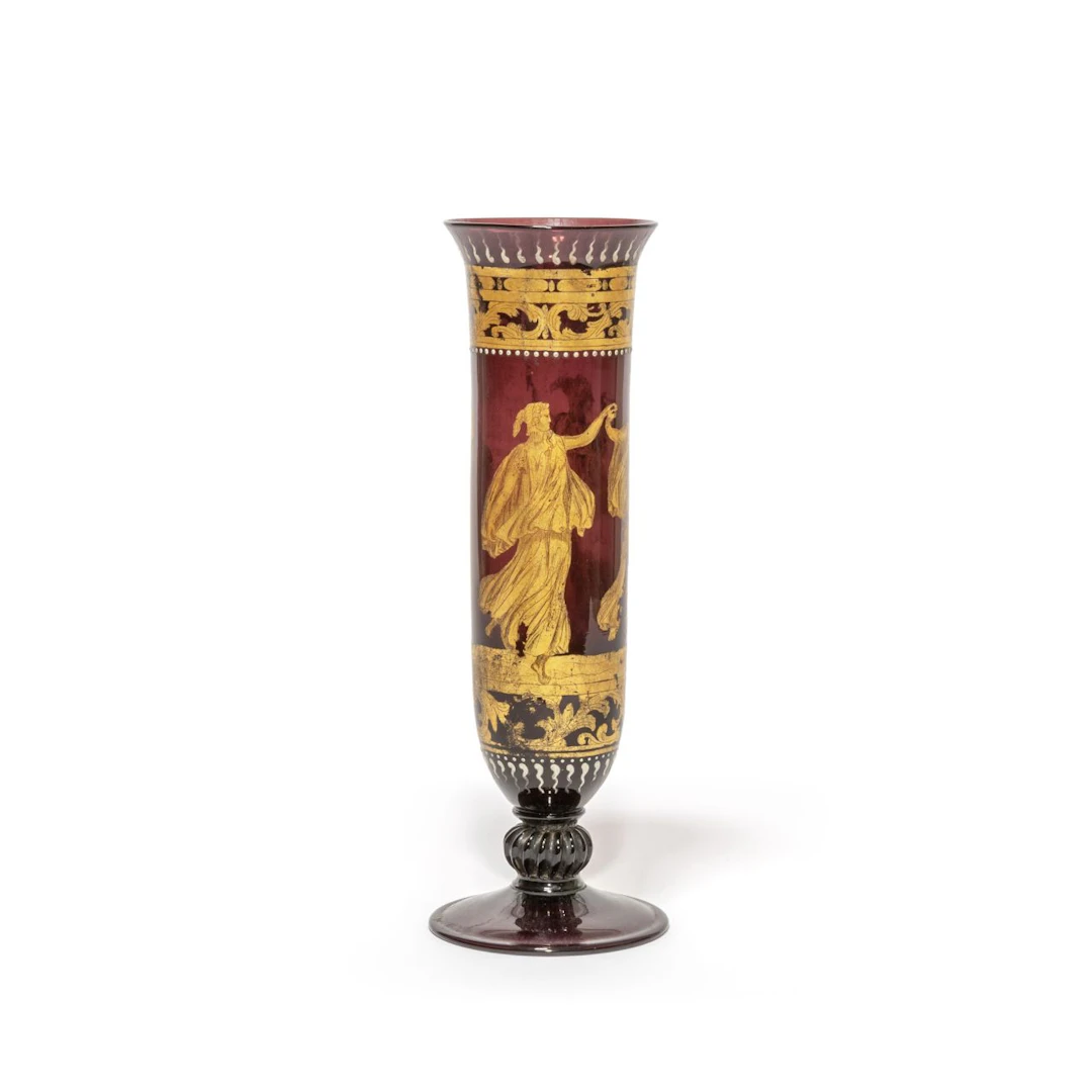 S.A.L.I.R., (attribuito), 1930 ca. Un vaso in vetro ametista decorato