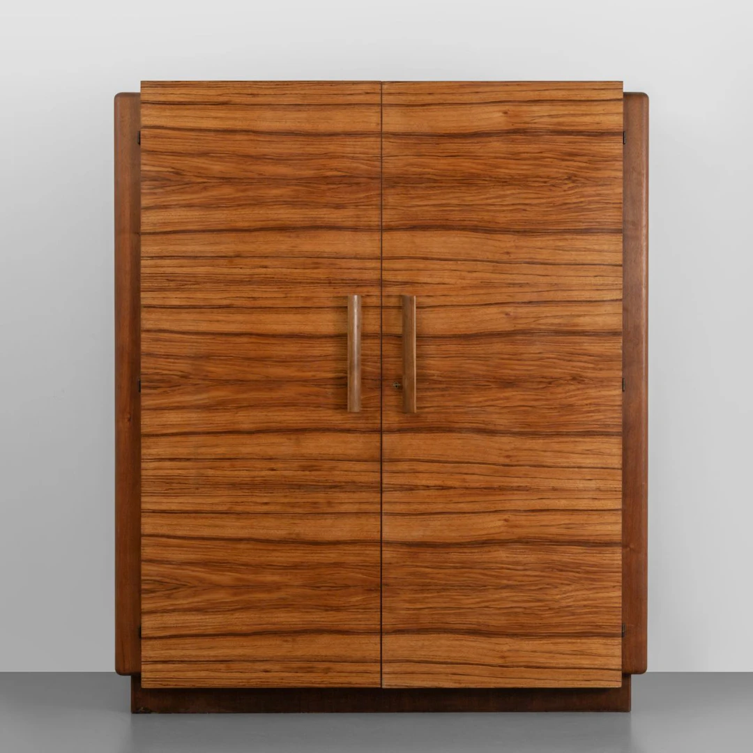 UN ARMADIO, anni '40. Legno di zebrano, legno di noce. Cm 191 (h)