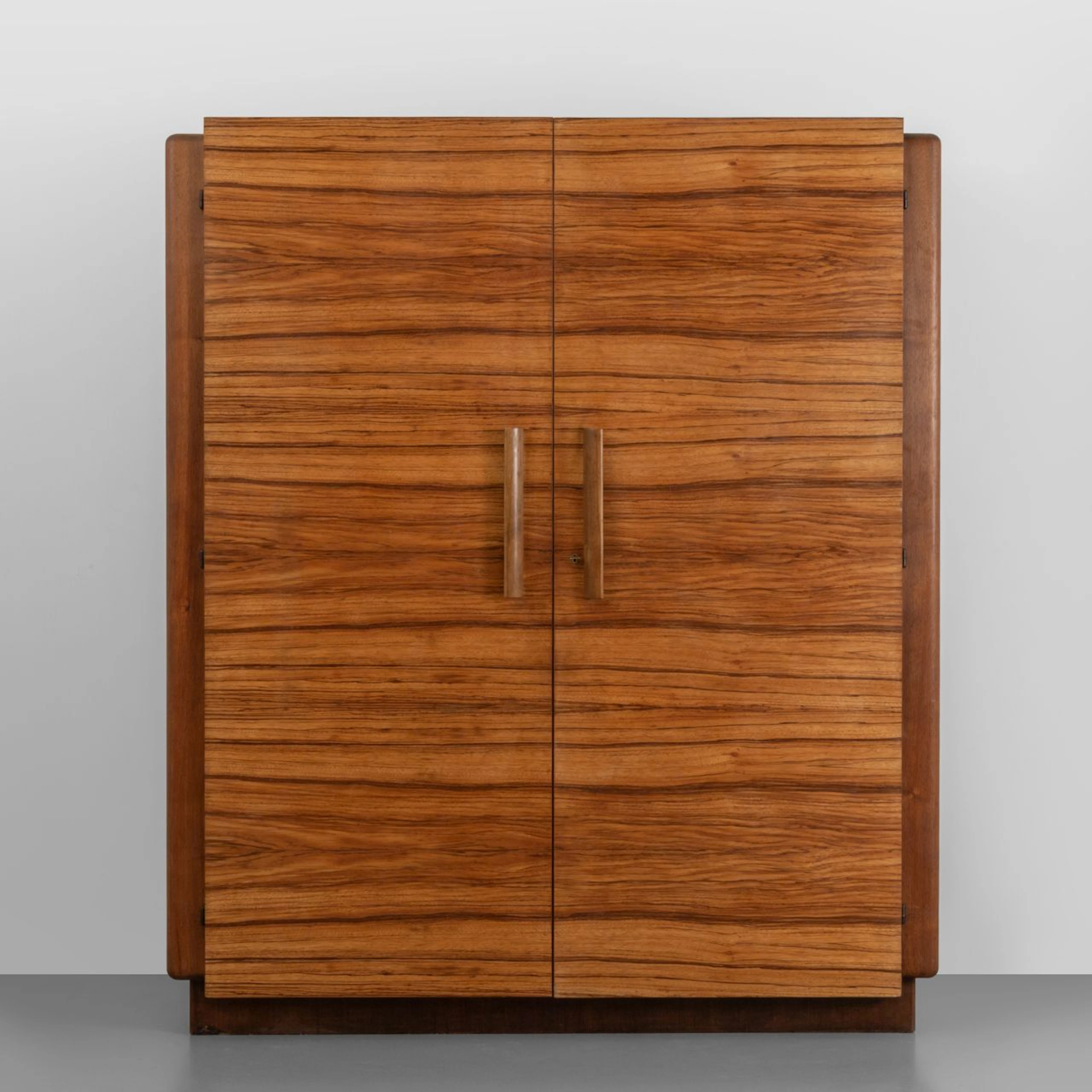 UN ARMADIO, anni '40. Legno di zebrano, legno di noce. Cm 191 (h)