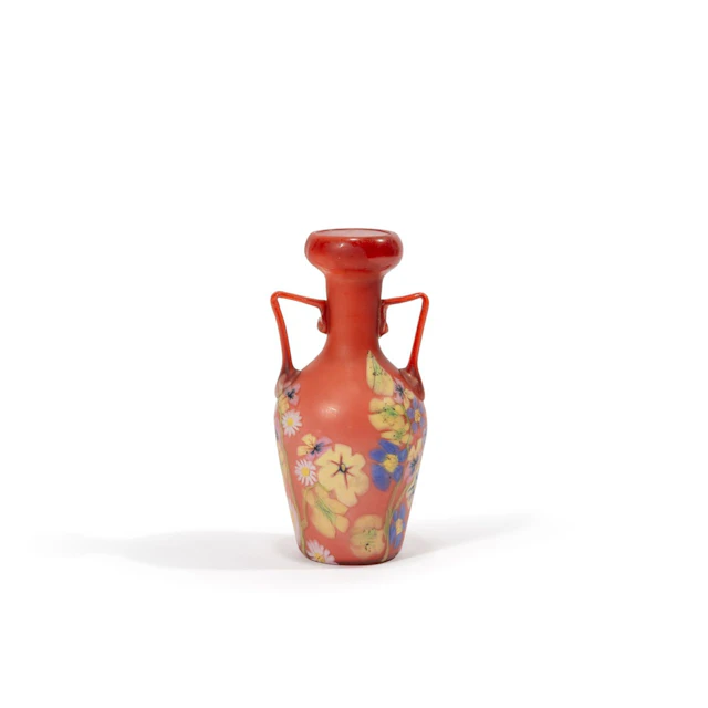 FRATELLI TOSO, 1915 ca. Un vaso incamiciato rosa con decoro a mazzetti