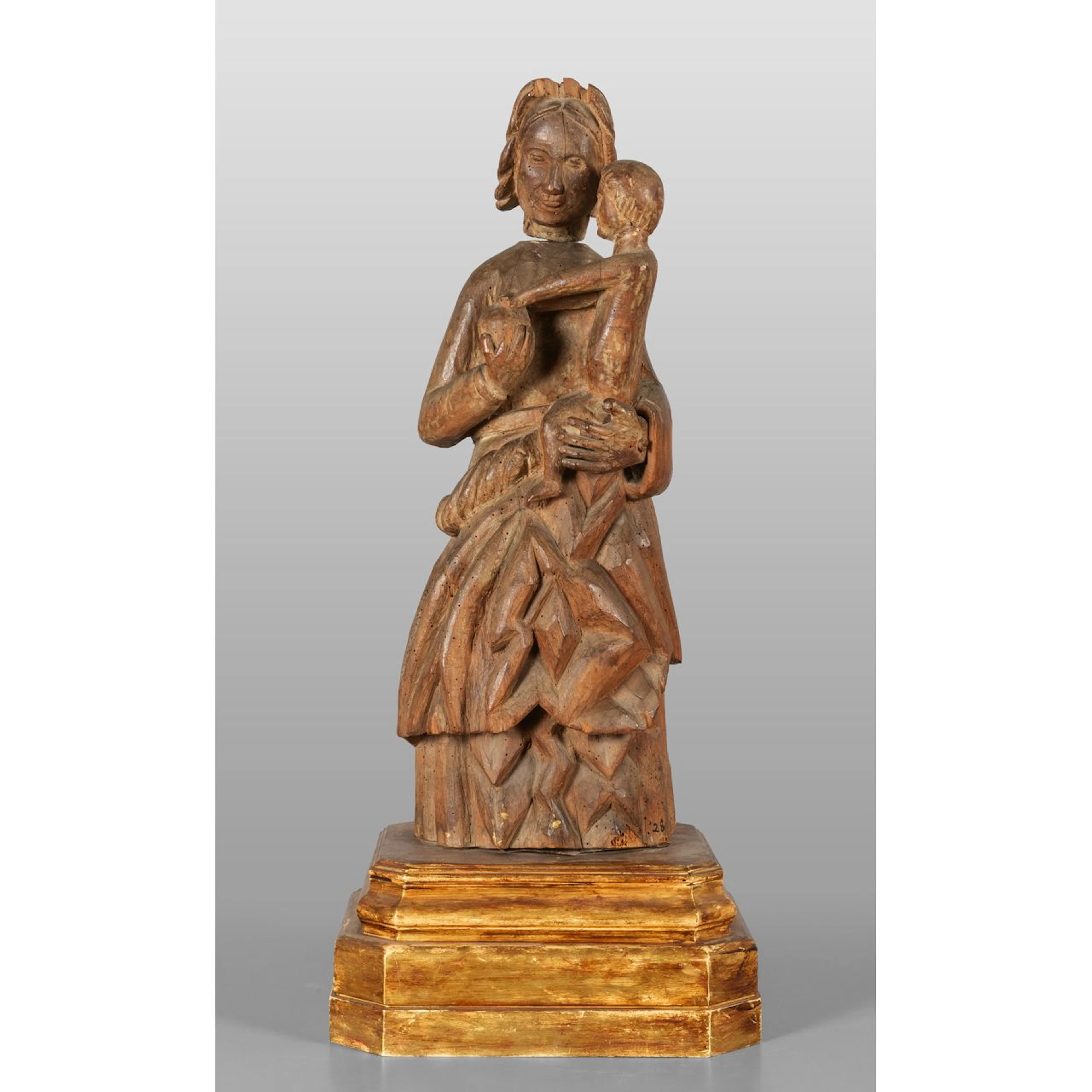 Madonna con Bambino, scultura in legno, sec.XVII h.cm.89, base non coeva