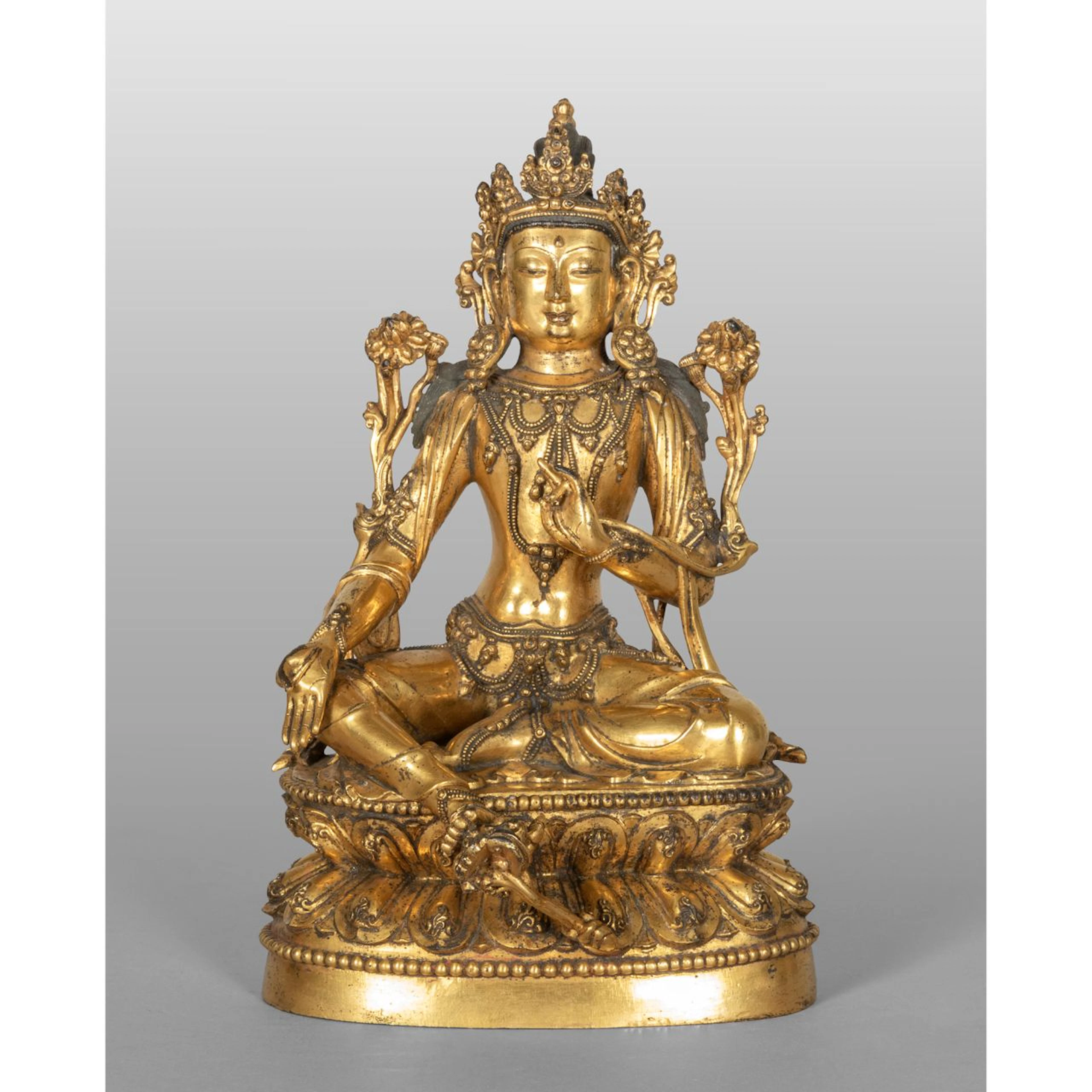Tara, scultura in bronzo dorato, Cina/Tibet sec.XVIII/XIX h.cm.25,5