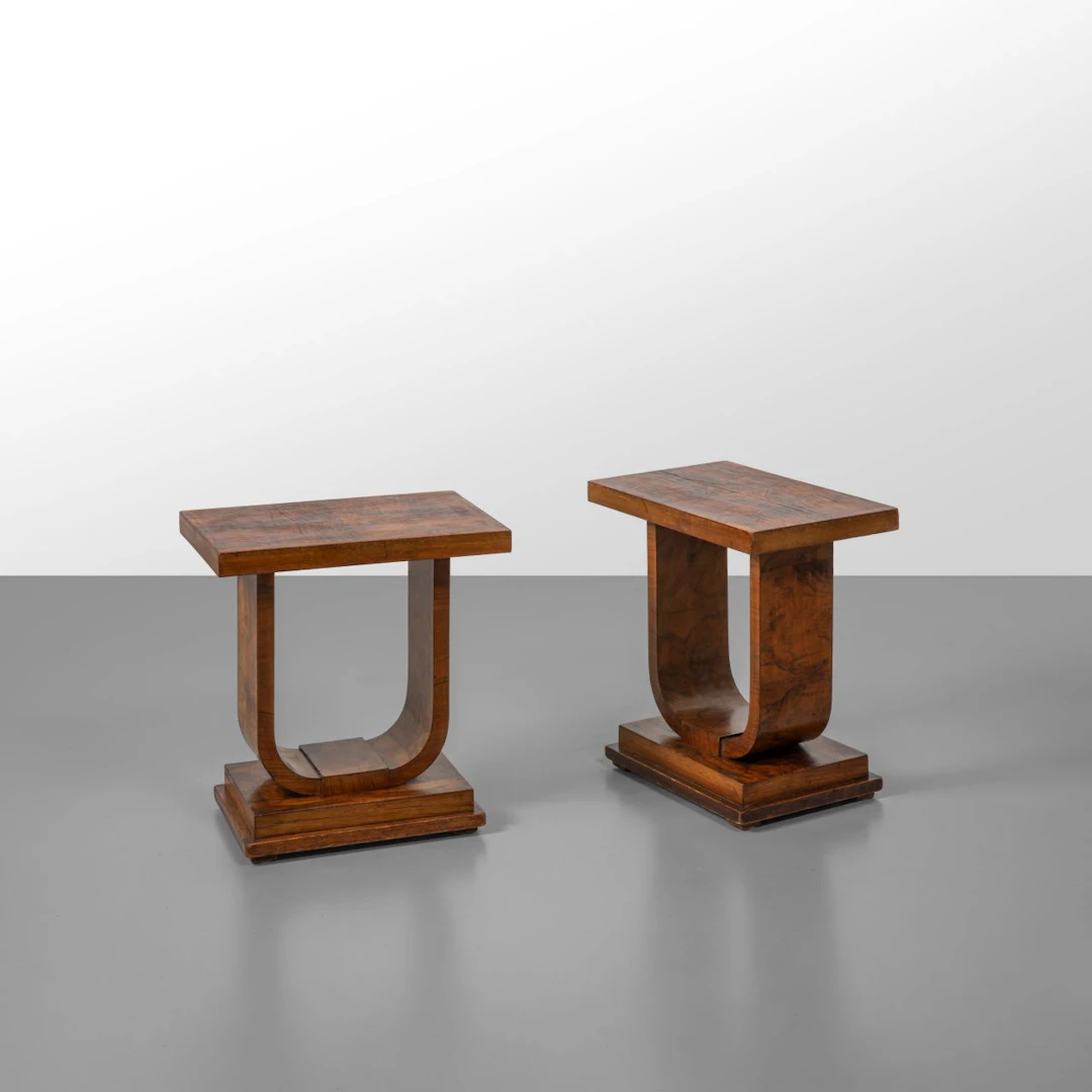 DUE TAVOLINI, anni '30. Radica di noce. Cm 43 (h) x 40 x 26.
