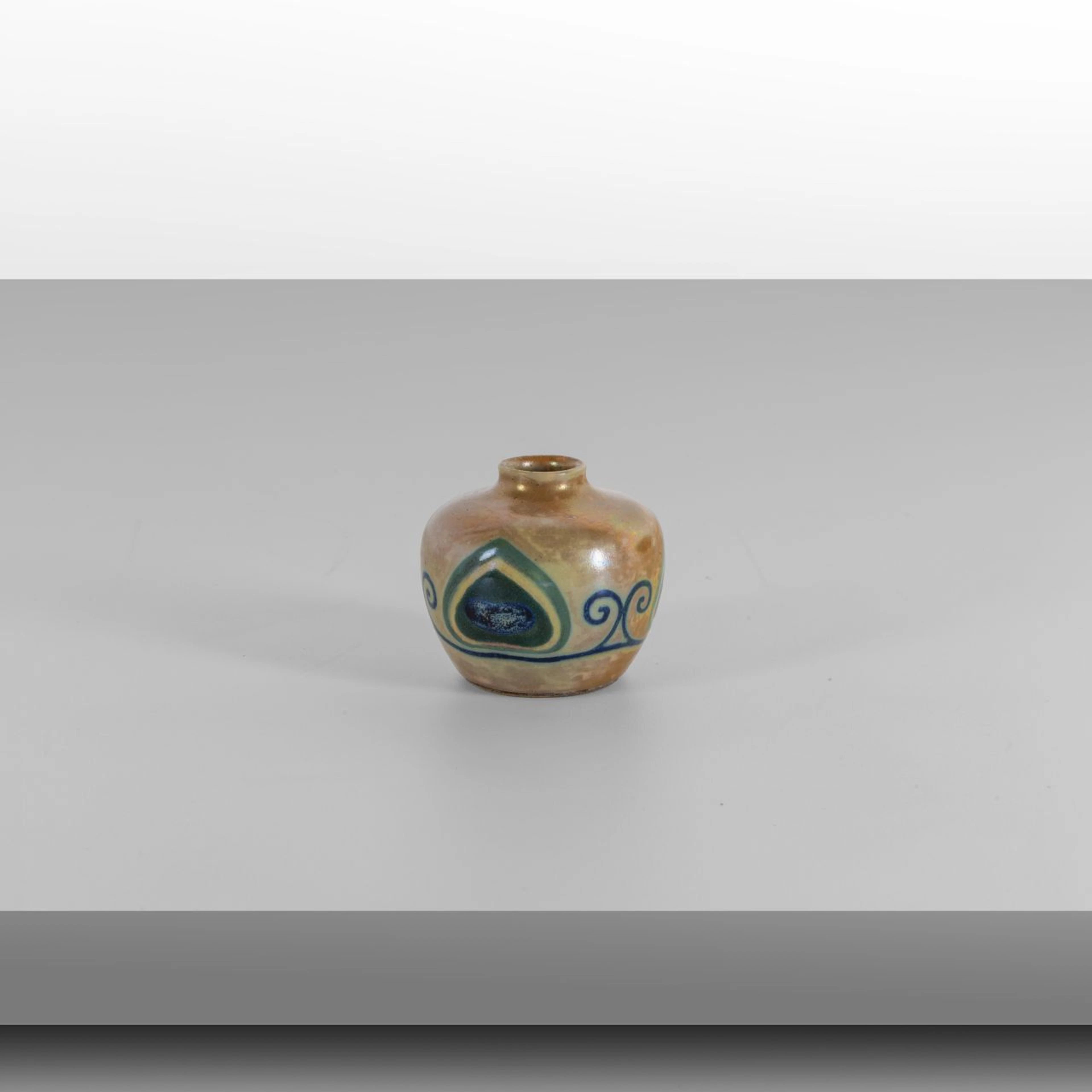 GALILEO CHINI, ARTE DELLA CERAMICA, inizi del '900. Un piccolo vaso.