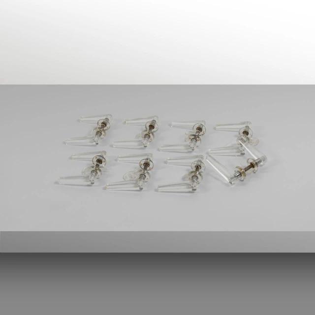OTTO COPPIE DI MANIGLIE E SEDICI BOCCHETTE, anni '50. Plexiglas, ottone