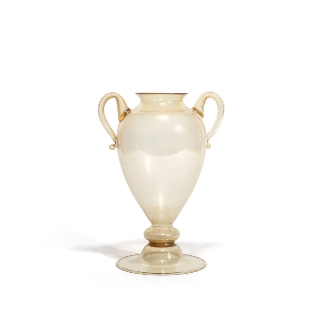 MURANO, 1925 ca. Un vaso in vetro trasparente fum´ iridato con due