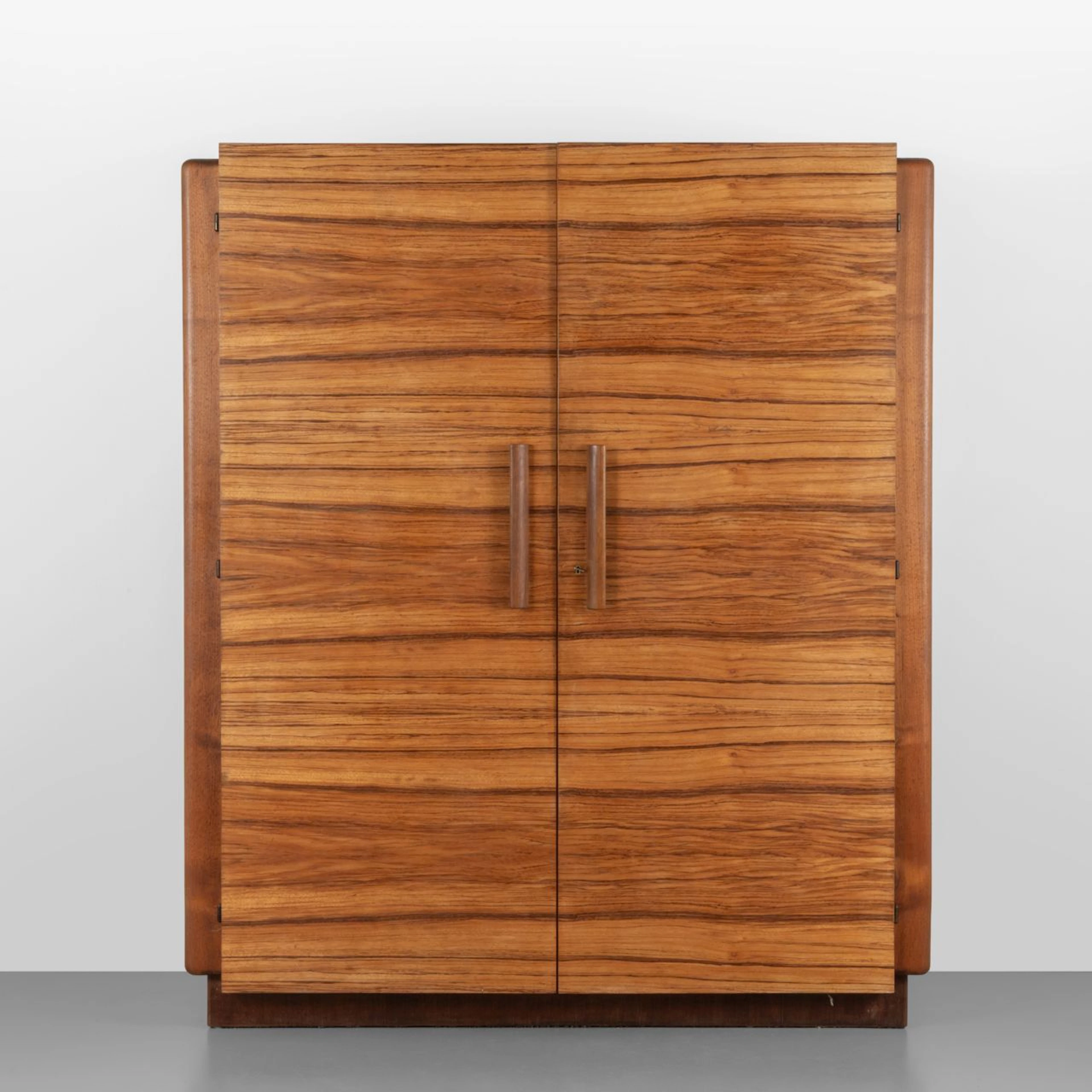 UN ARMADIO, anni '40. Legno di zebrano, legno di noce. Cm 191 (h)