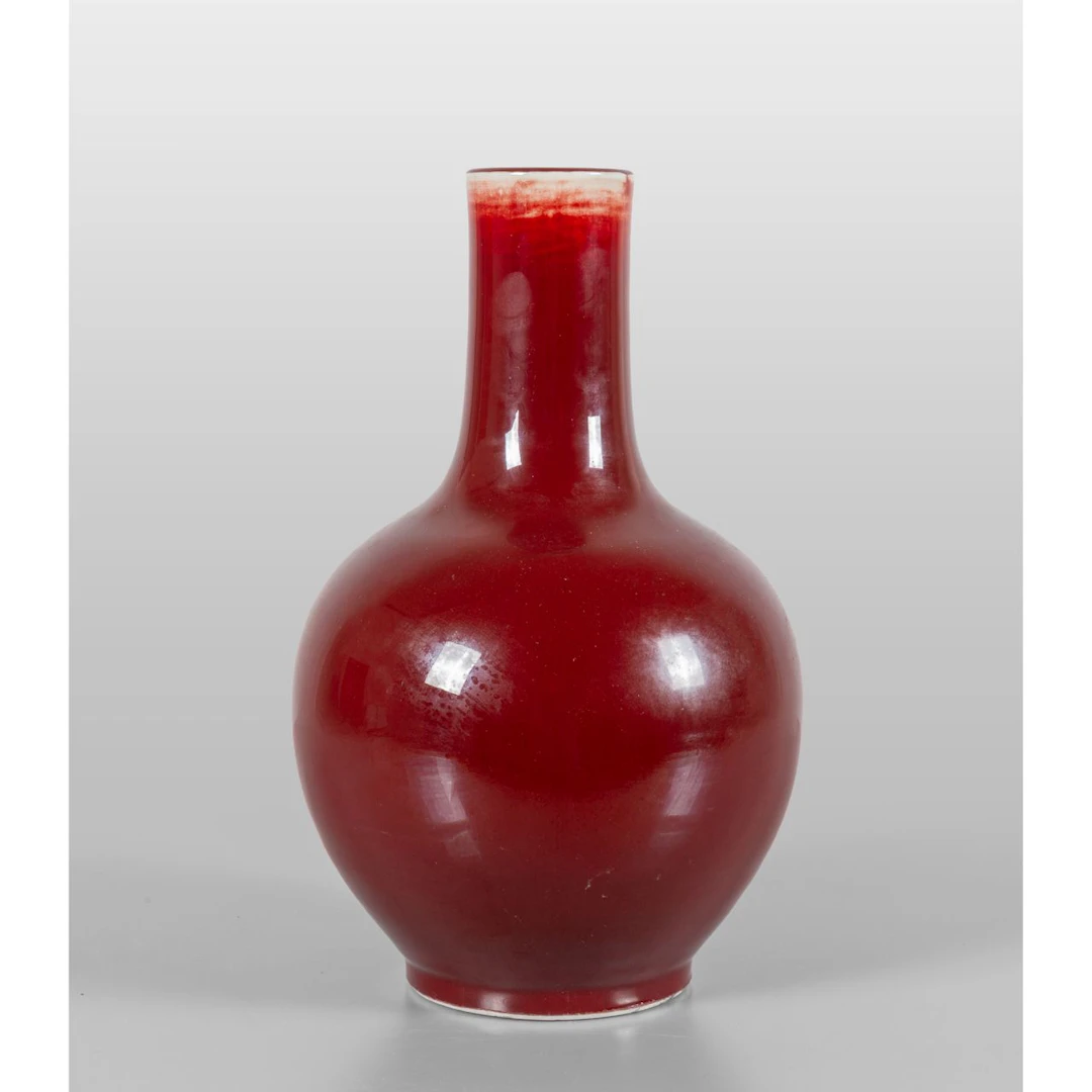 Vaso in porcellana sangue di bue, marcato alla base h.cm.35