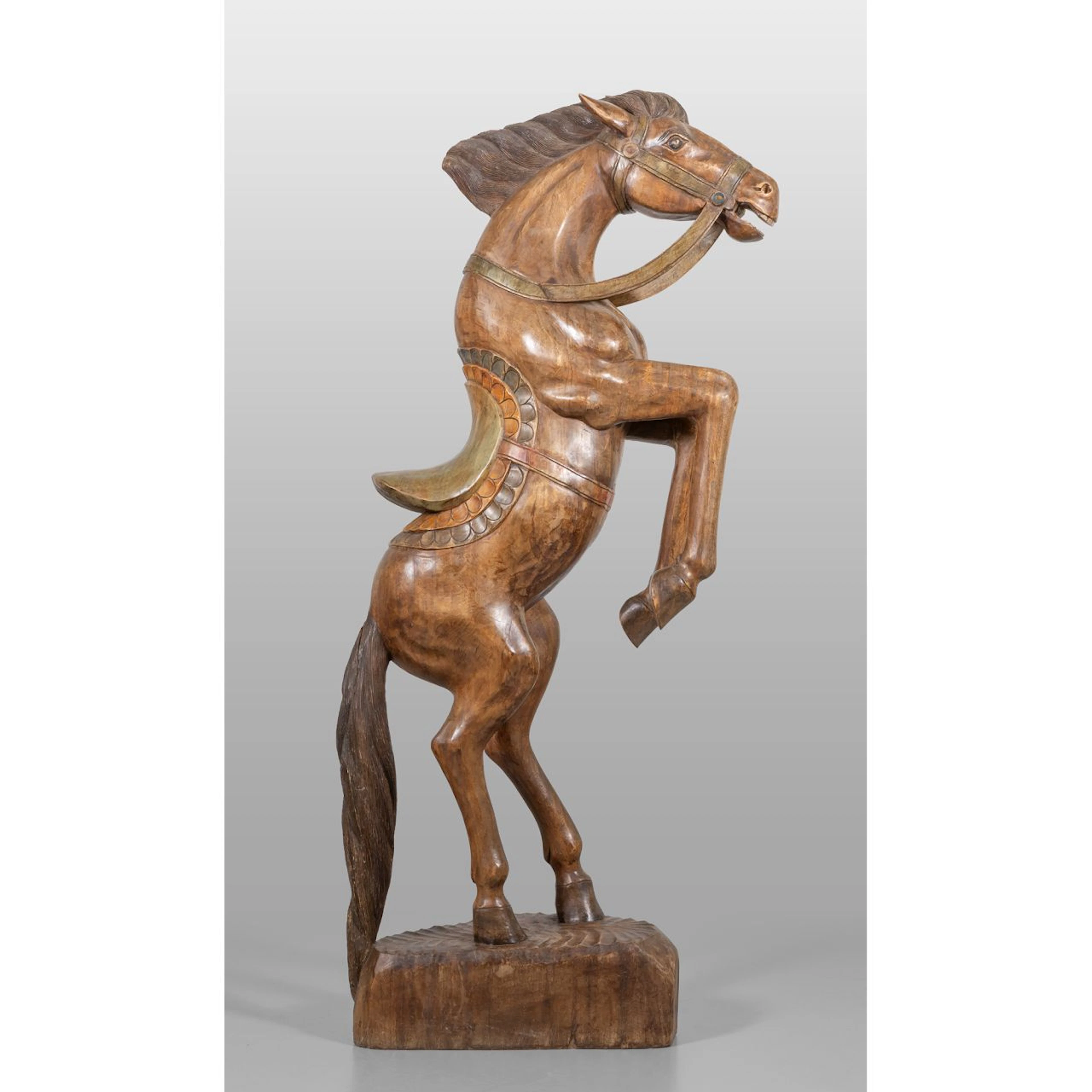 Cavallo rampante, grande scultura in legno intagliato, sec.XX h.cm.202