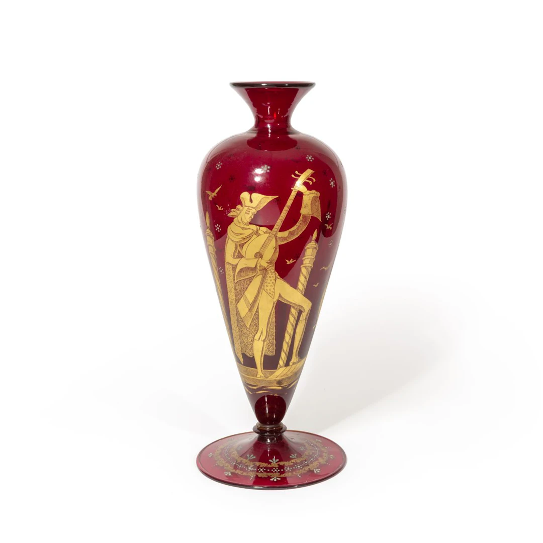S.A.L.I.R., (attribuito), 1940 ca. Un grande vaso in vetro rosso decorato