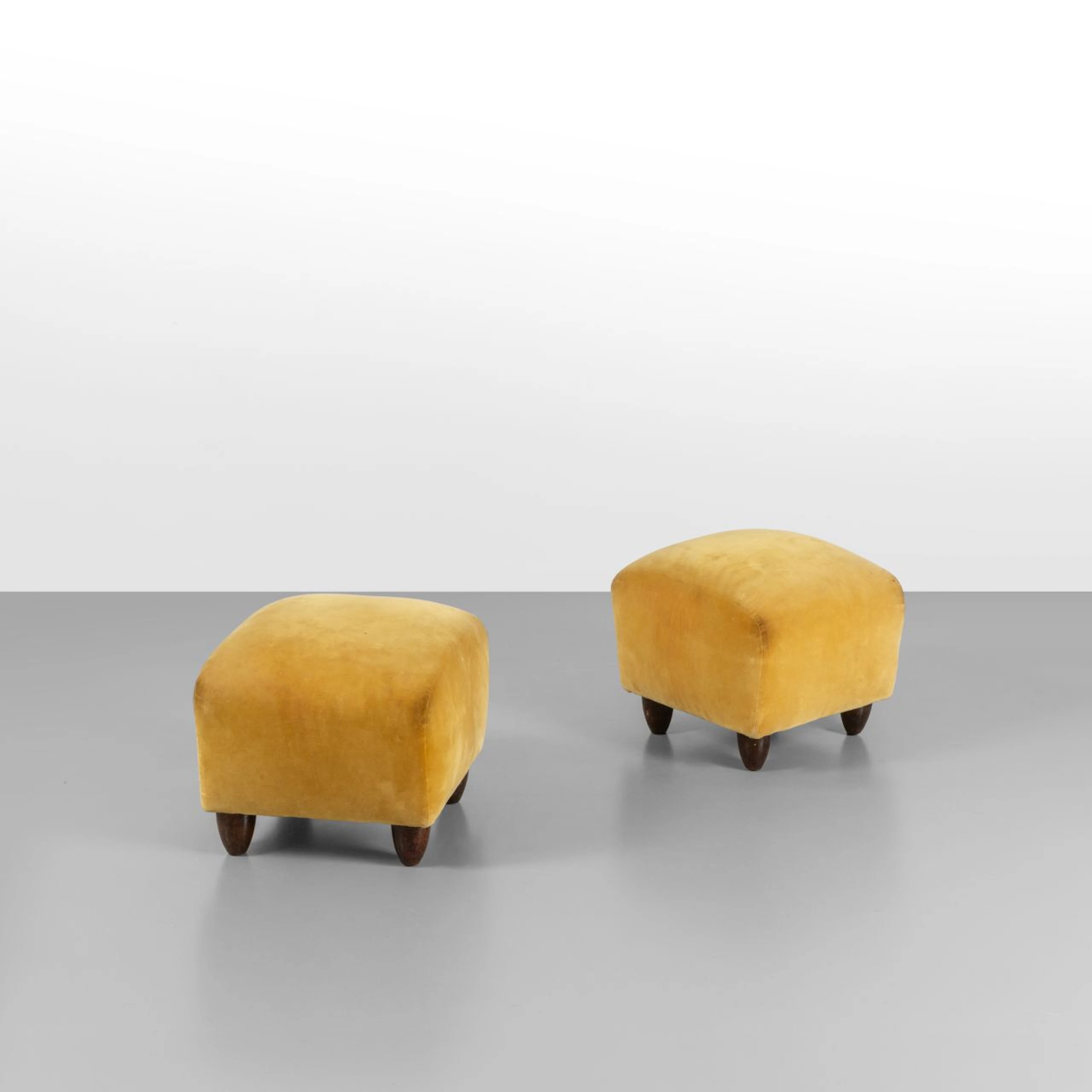 DUE POUF, anni '40. Piedini in legno tornito, imbottiture rivestite