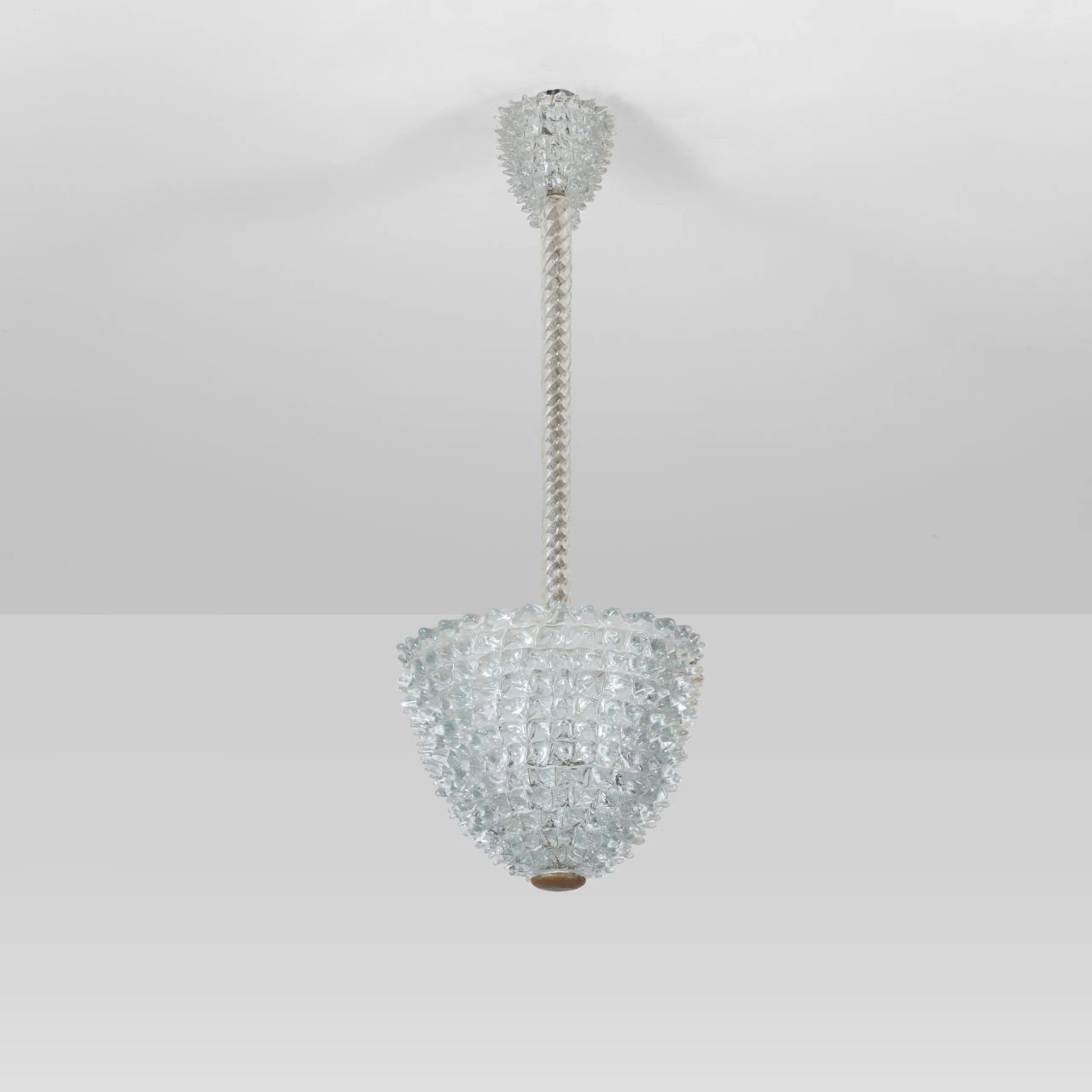 BAROVIER & TOSO, anni '40. Una lampada a sospensione. Vetro rostrato