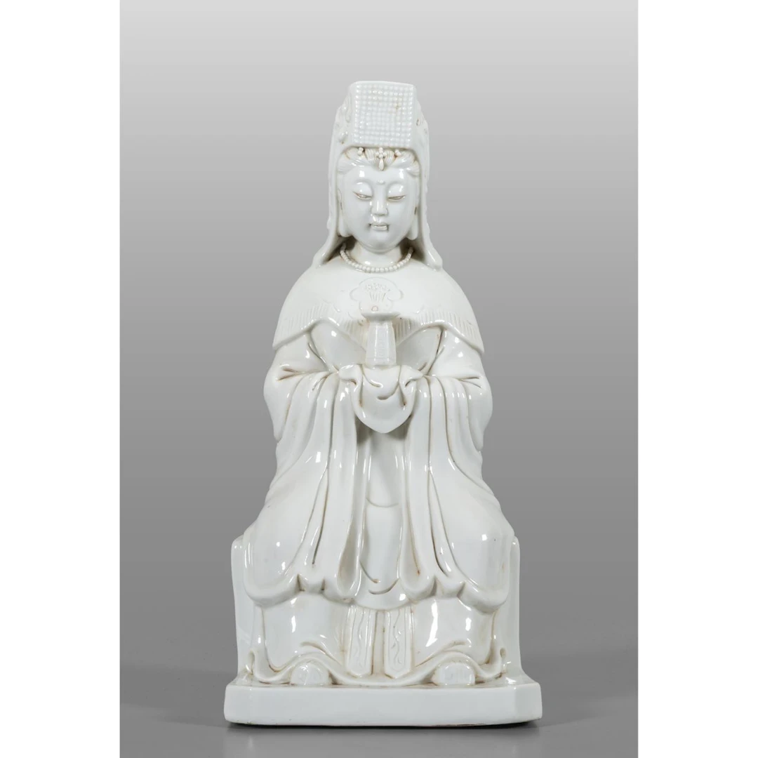 Guanyin in porcellana 'blanc de Chine', Cina sec.XIX h.cm.28