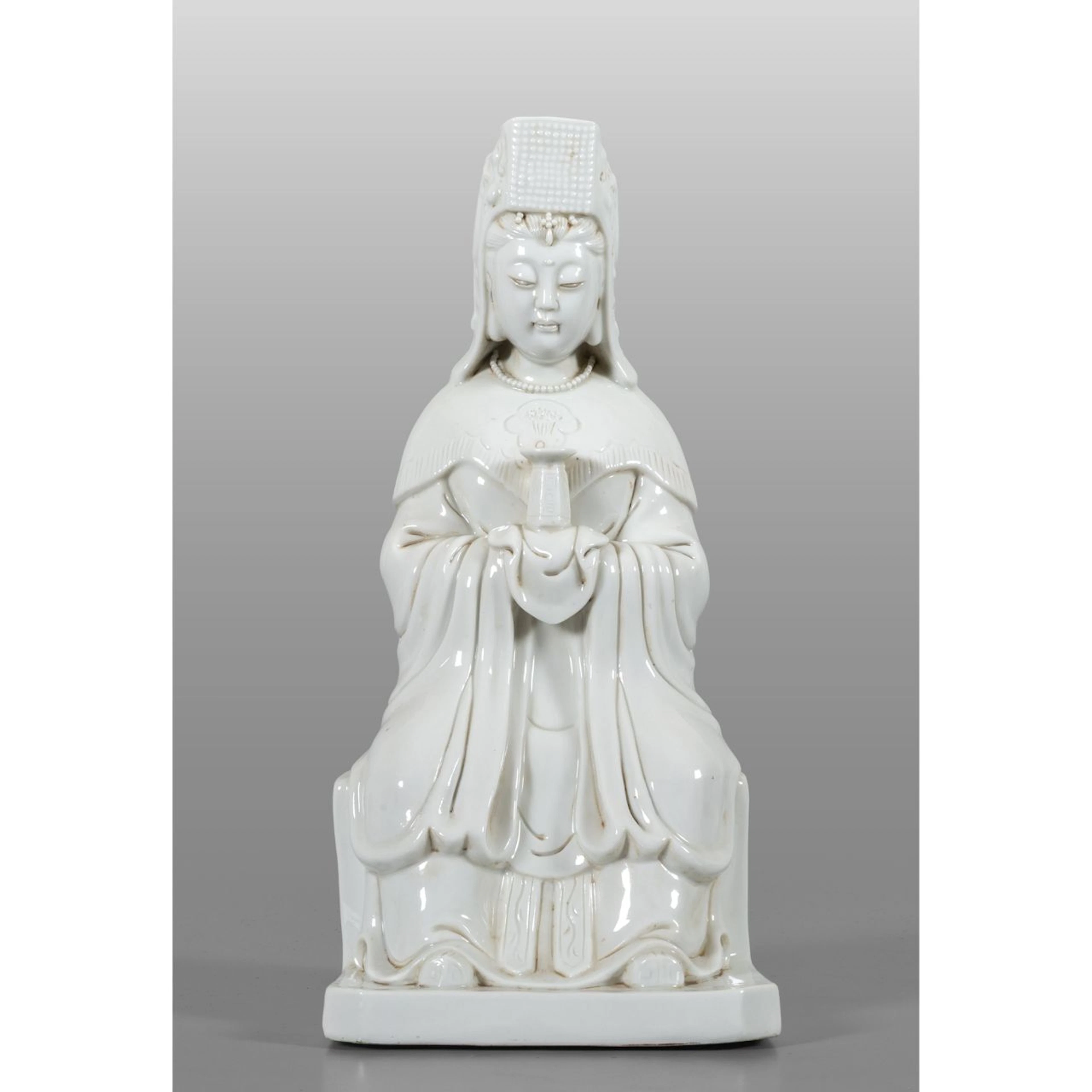 Guanyin in porcellana 'blanc de Chine', Cina sec.XIX h.cm.28