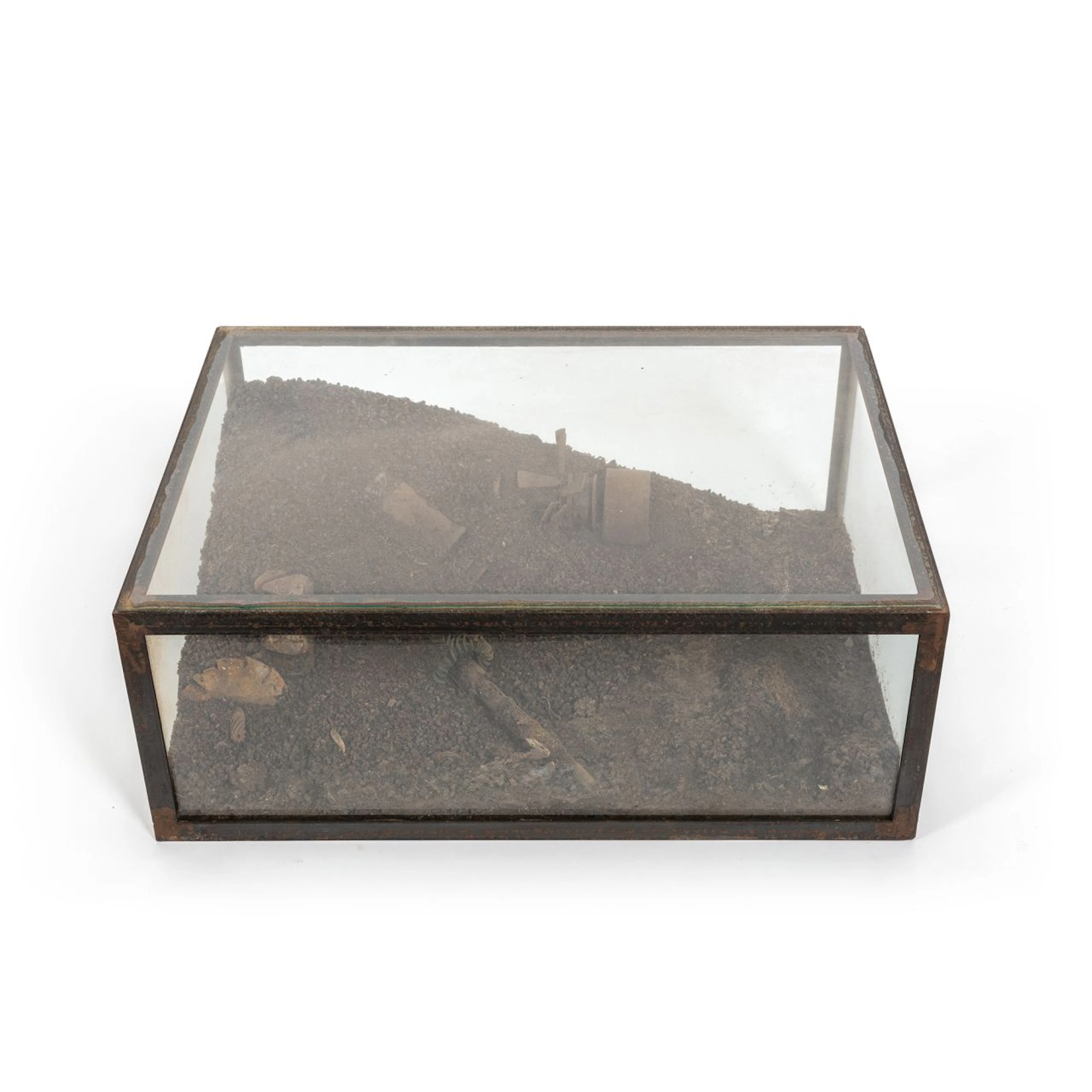CHEN ZHEN (1955-2000) Aquarium 1992 circa parti di motori elettrici