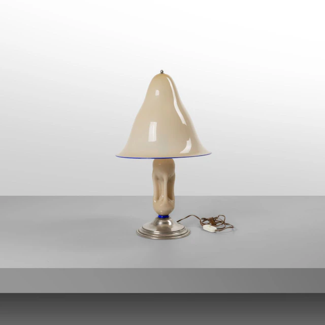 NAPOLEONE MARTINUZZI, (attribuito), anni '30. Una lampada da tavolo.