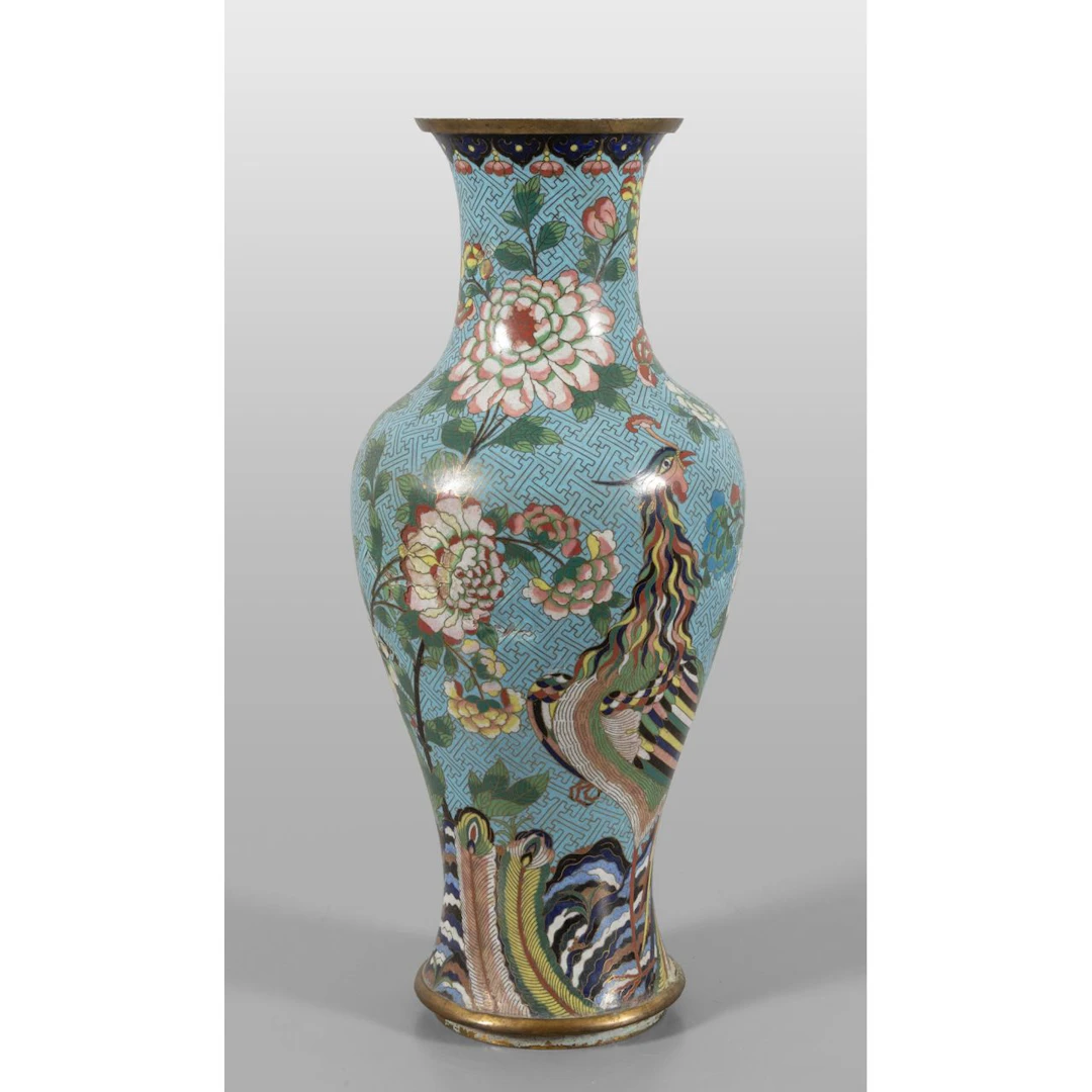 Vaso cloisonn´ decorato con peonie e uccelli, sec.XIX h.cm.48, difetti