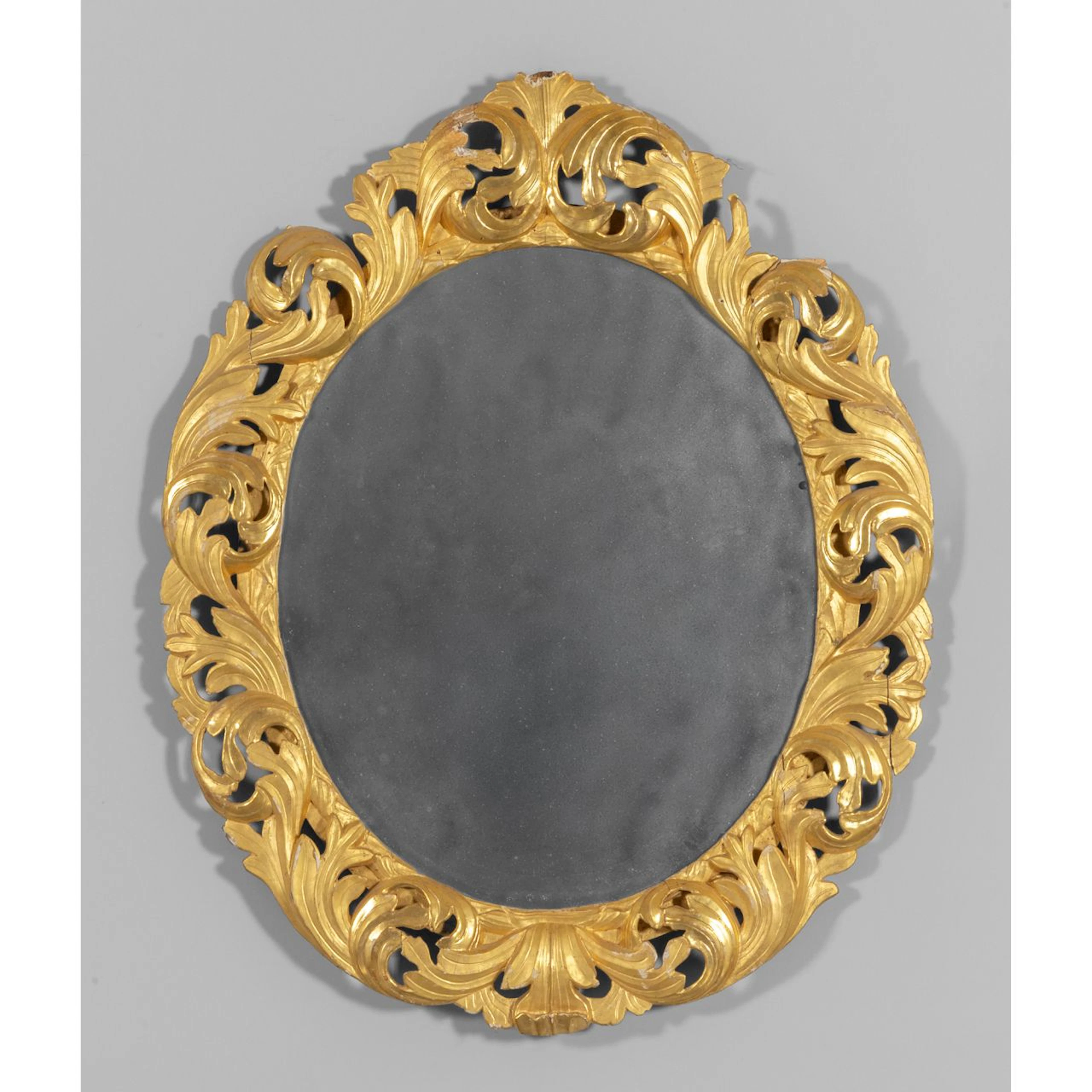Specchiera in legno intagliato a volute e dorato, sec.XIX cm.93x105