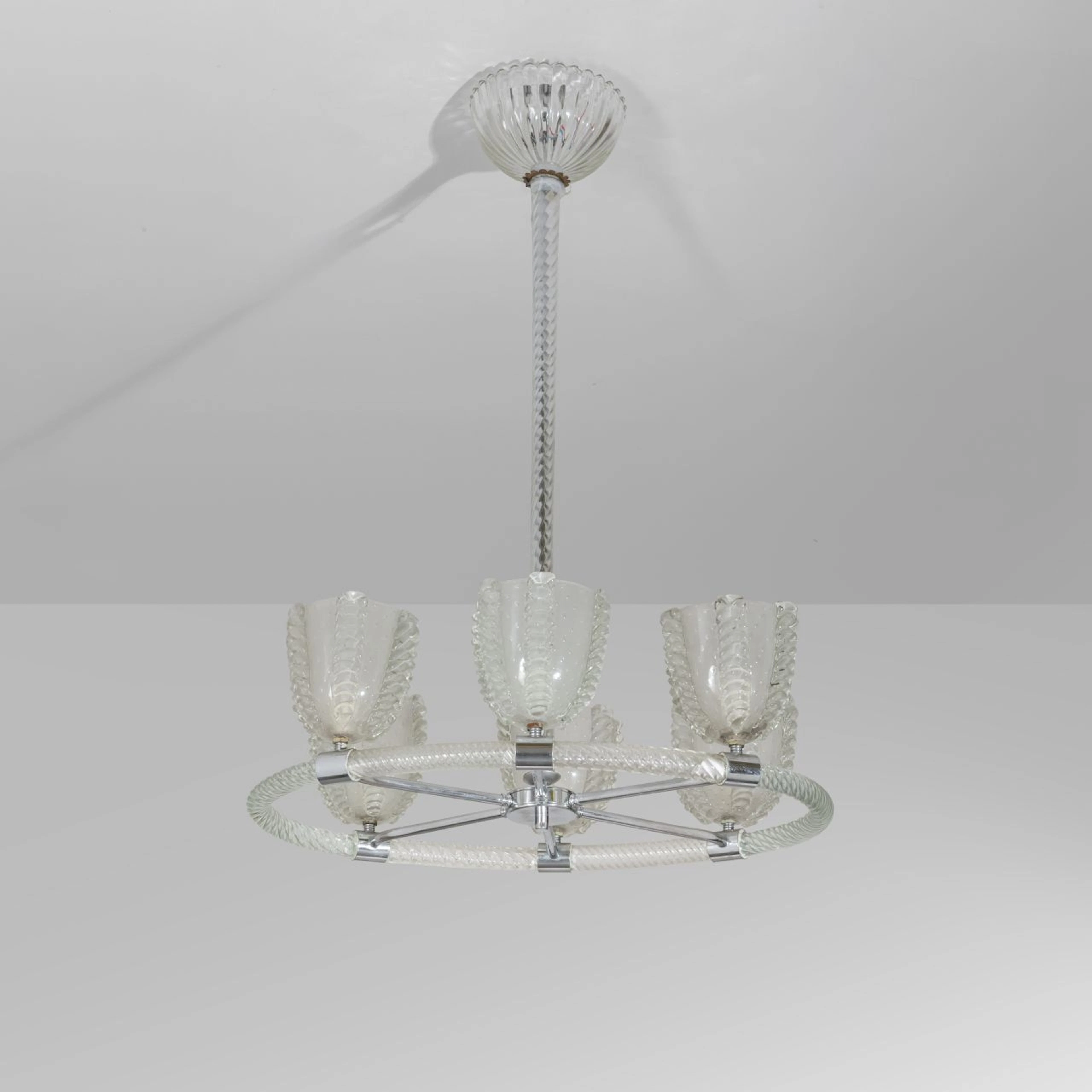 BAROVIER & TOSO, anni '40. Una lampada a sospensione. Vetro ritorto