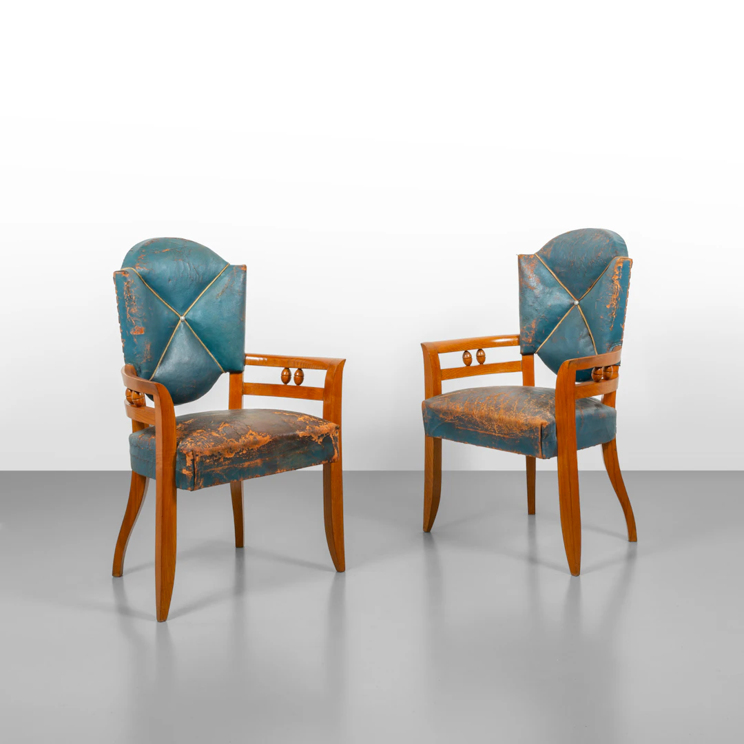 ANDRÉ ARBUS (attribuito), anni '40. Due poltroncine. Legno di rovere