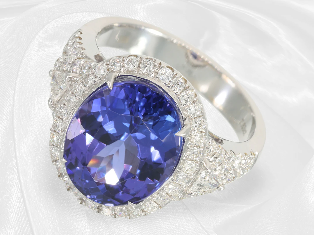Ring: A very beautiful, high-quality tanzanite and brilliant-cut diamond