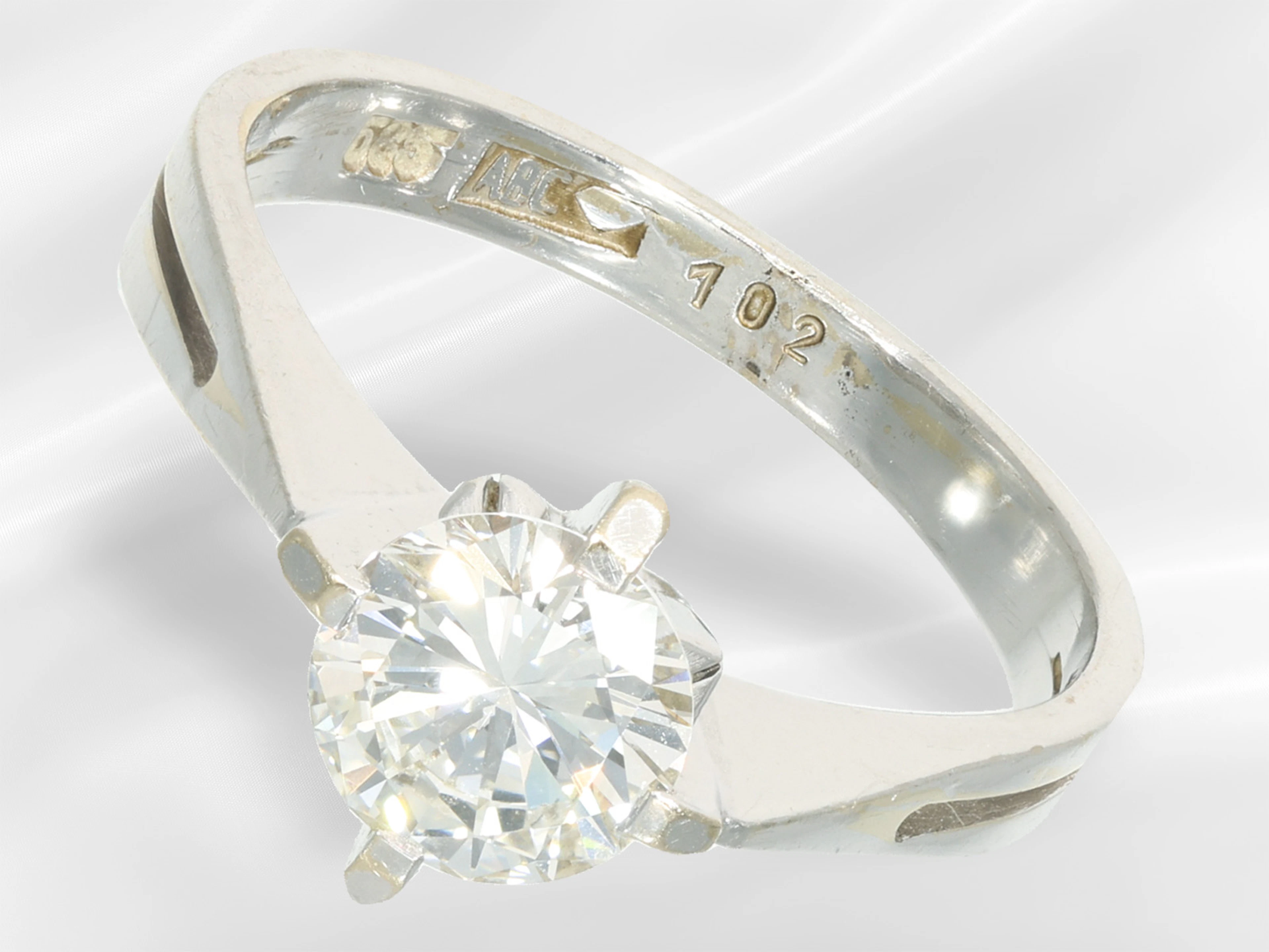Ring: vintage white gold solitaire/brilliant-cut diamond ring, brilliant-cut