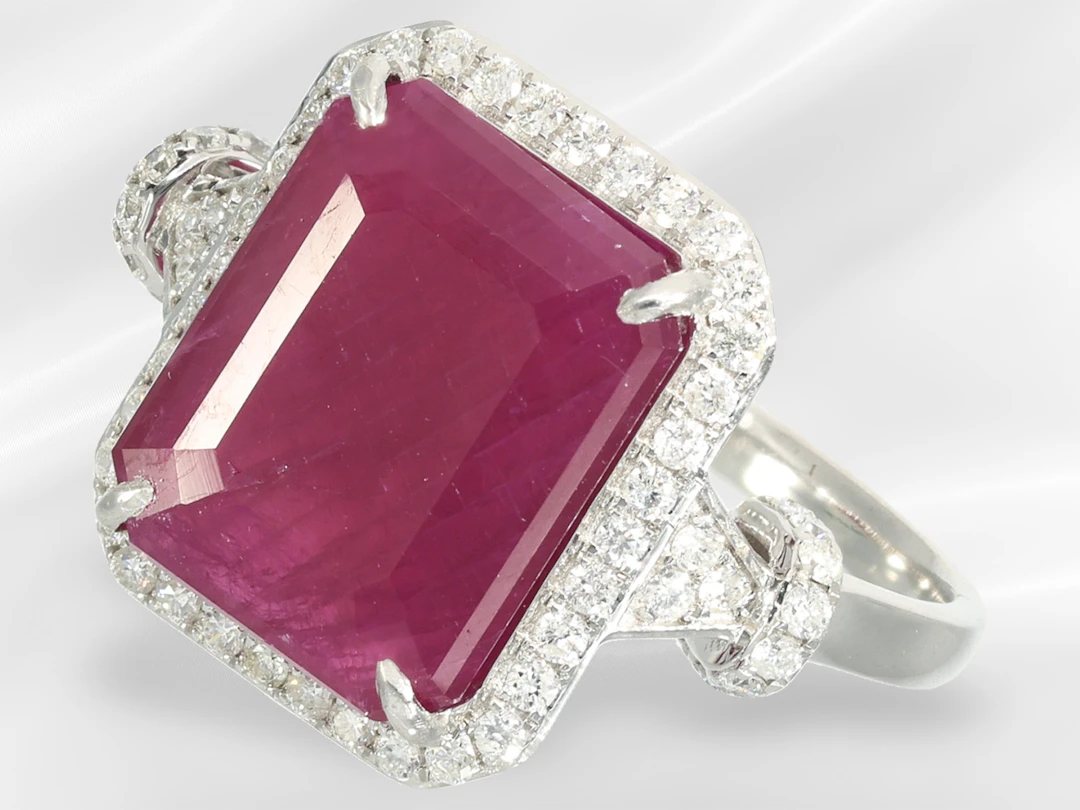 Ring: elegant brilliant-cut diamond and ruby goldsmith's ring, natural