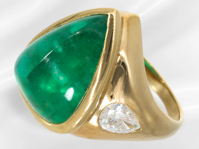 Ring: One-of-a-kind, vintage goldsmith's ring with an impressive 10.2