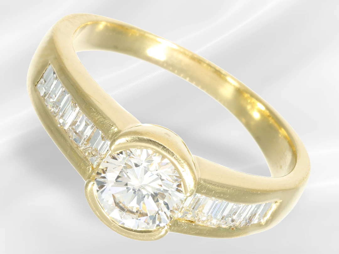 Ring: high-quality brilliant-cut diamond goldsmith's ring, ca. 1.35 ct