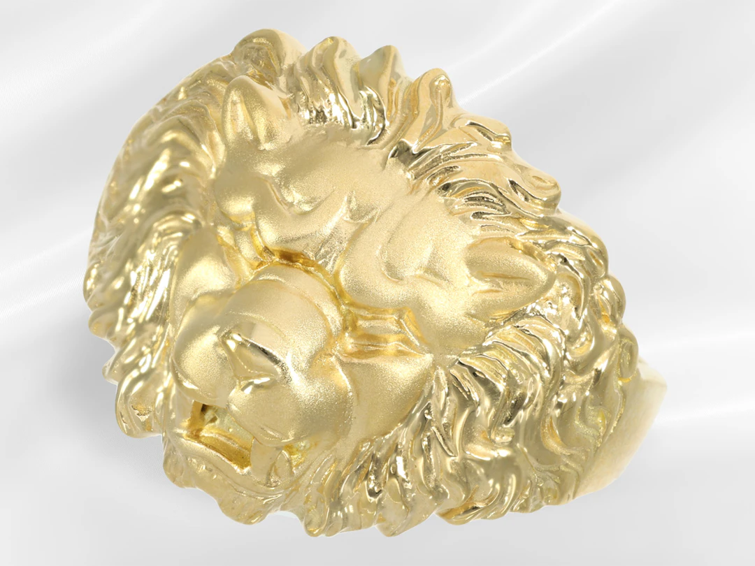 Ring: exceptional goldsmith’s men’s ring ‘Lion’s Head’, 18K yellow gold