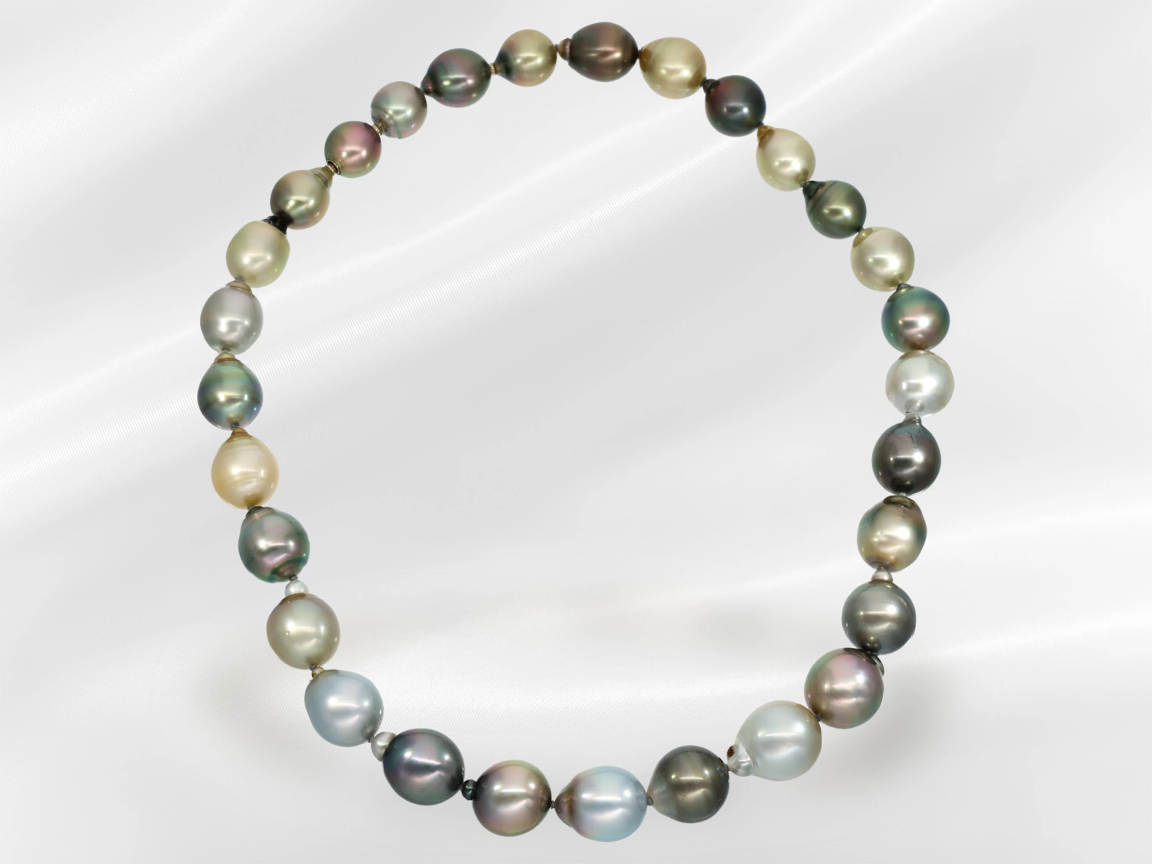 Necklace: high-quality baroque multicoloured Tahitian cultured pearl
