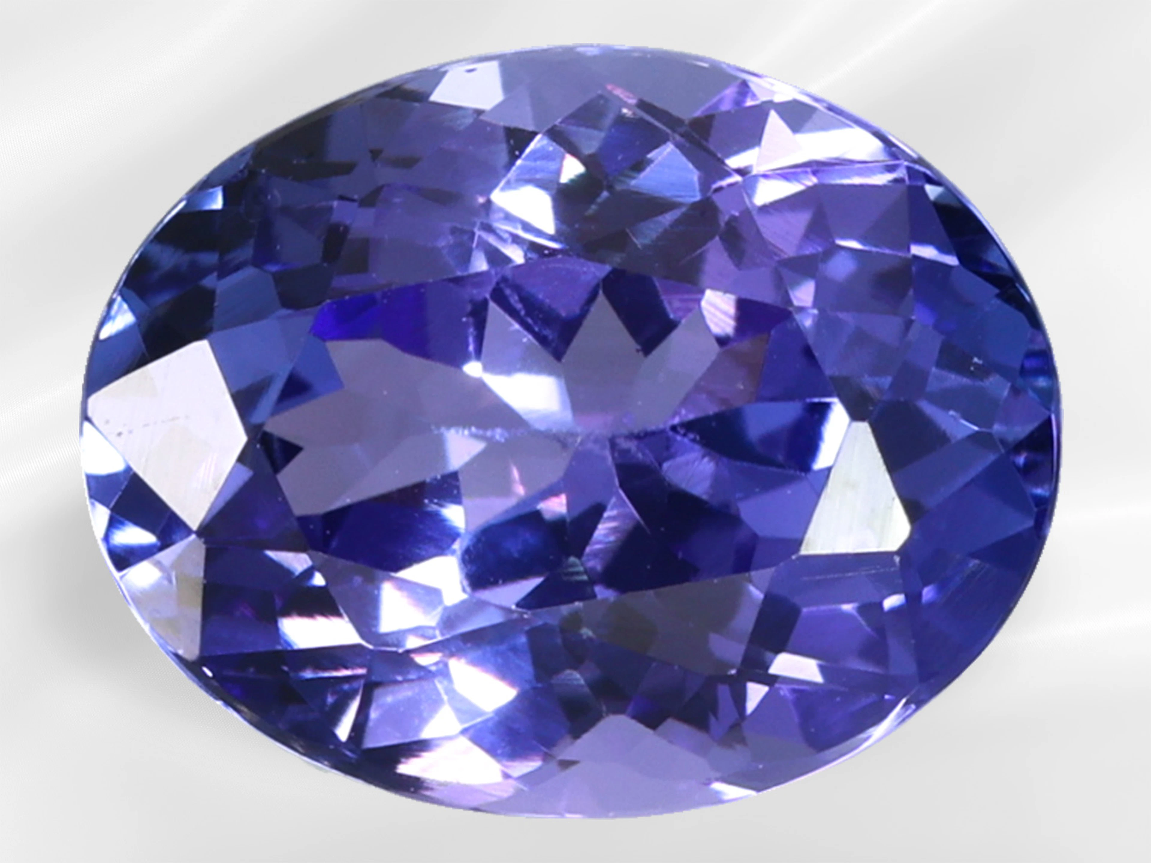2.83 ct oval-cut tanzanite, fine AAA quality
