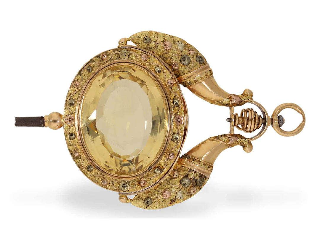 Watch key: significant Directoire key (1795–1798) in multicoloured gold