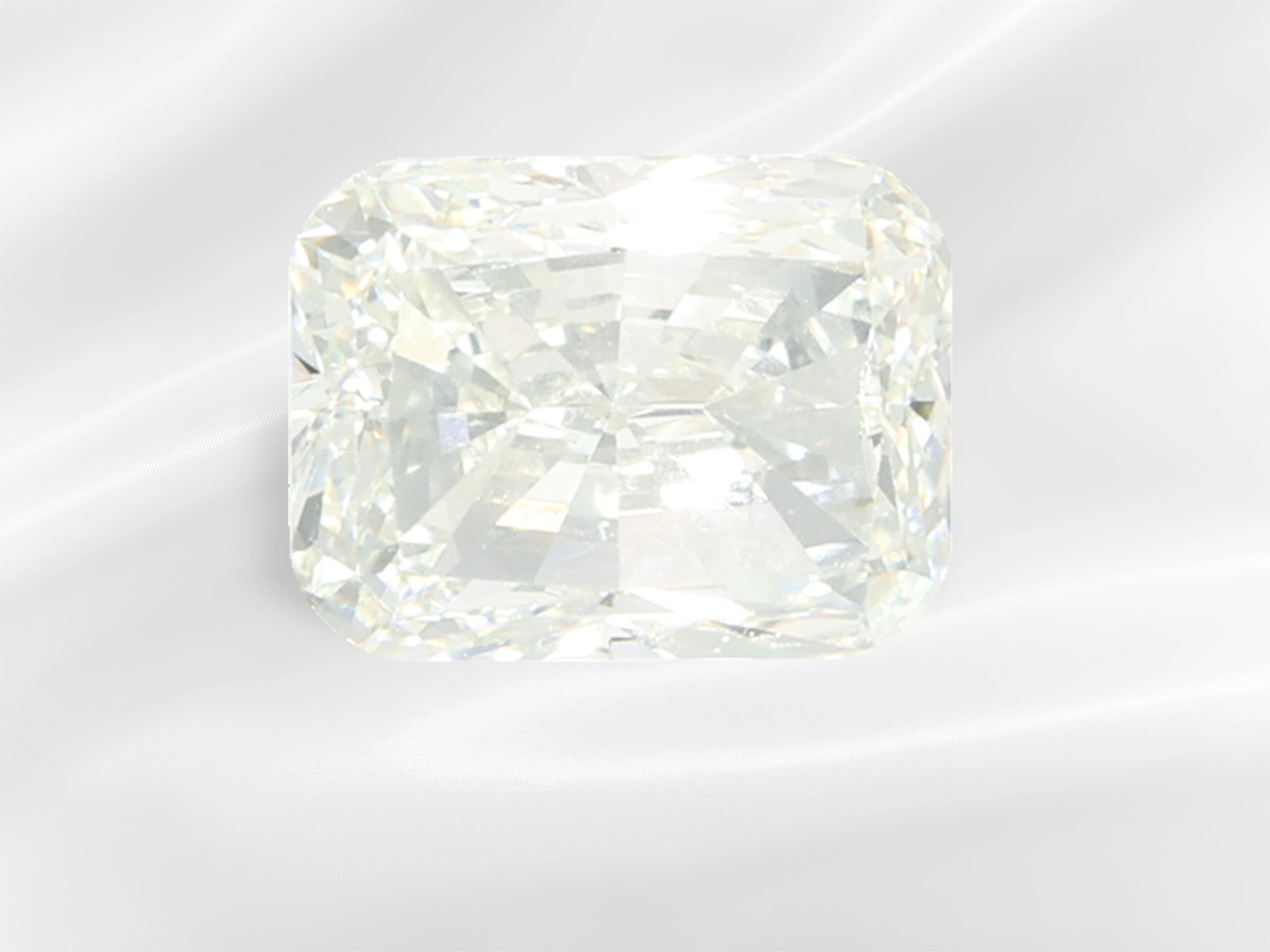 Radiant-cut diamond, 1.00 ct, clarity IF, GIA certificate